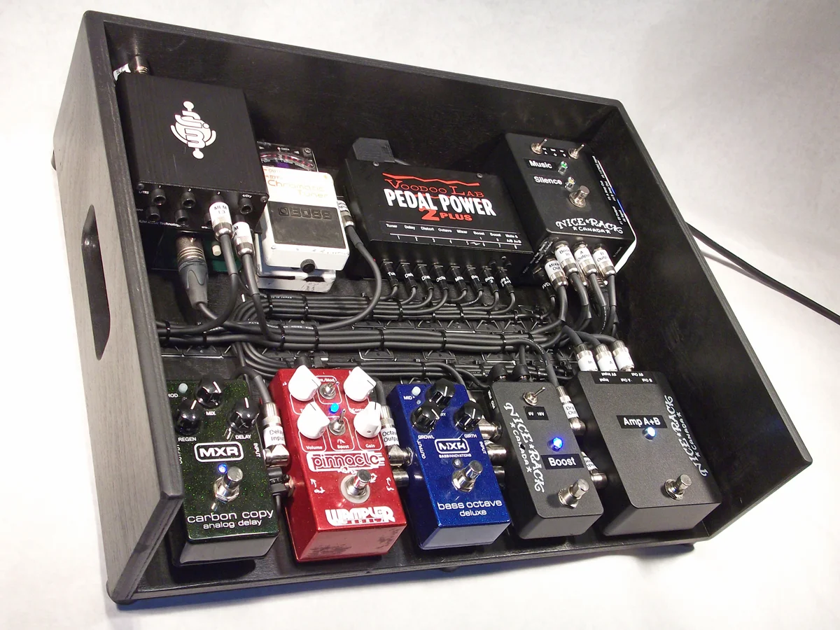 Headstones_Bass_Pedalboard_03.JPG