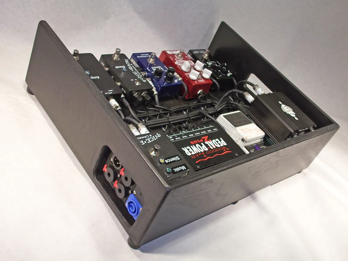 Headstones_Bass_Pedalboard_06.JPG