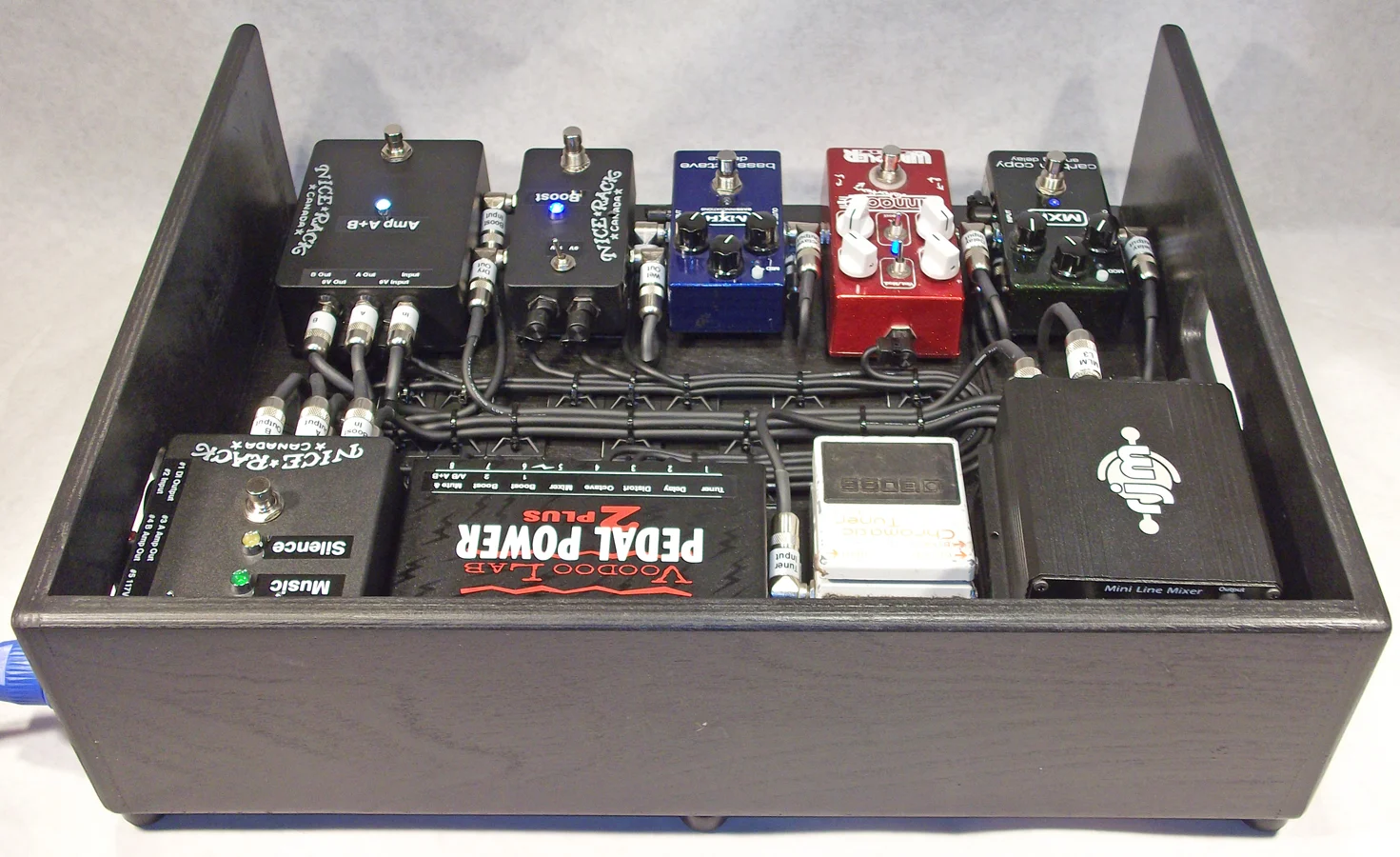Headstones_Bass_Pedalboard_05.JPG
