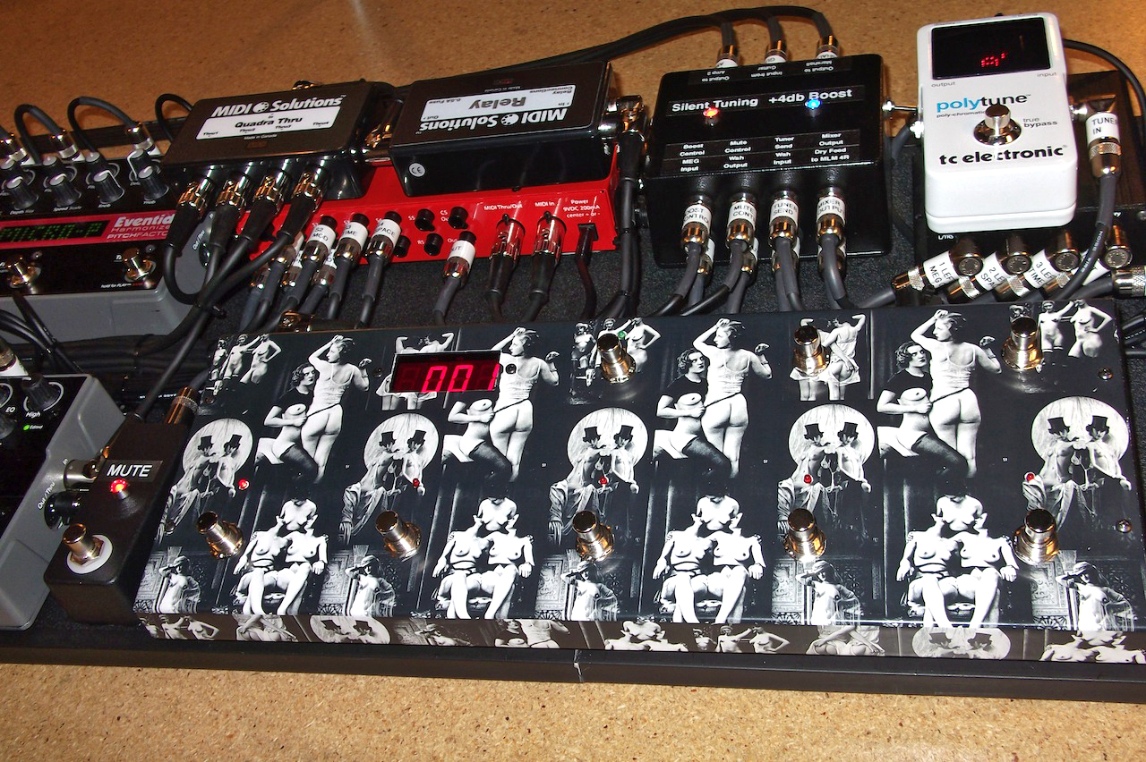 RJMMusic_MasterMind_Mini_Effect_Gizmo_Mini_Line_Mixer_Eventide_Space_TimeFactor_ModFactor_PitchFactor_RMC_Picture_Wah_Voodoo_Lab_Pedal_Power_2+_Pedal_Power_Digital_04.JPG