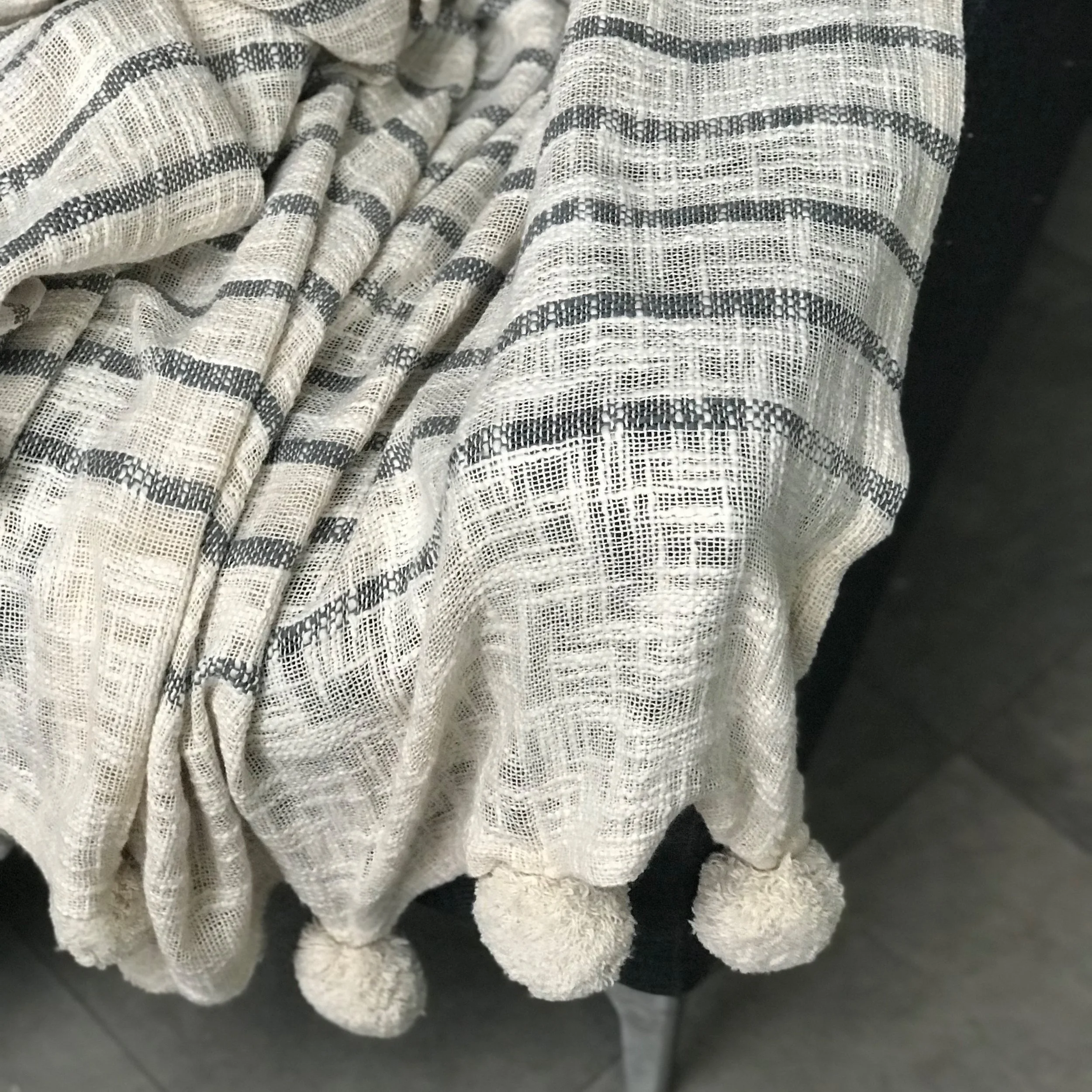 Hand Woven Linen Woven Pom Pom Throw