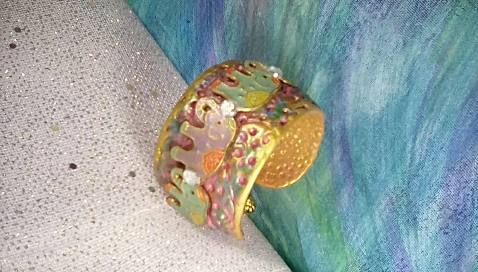 elephantbraceleta.jpg