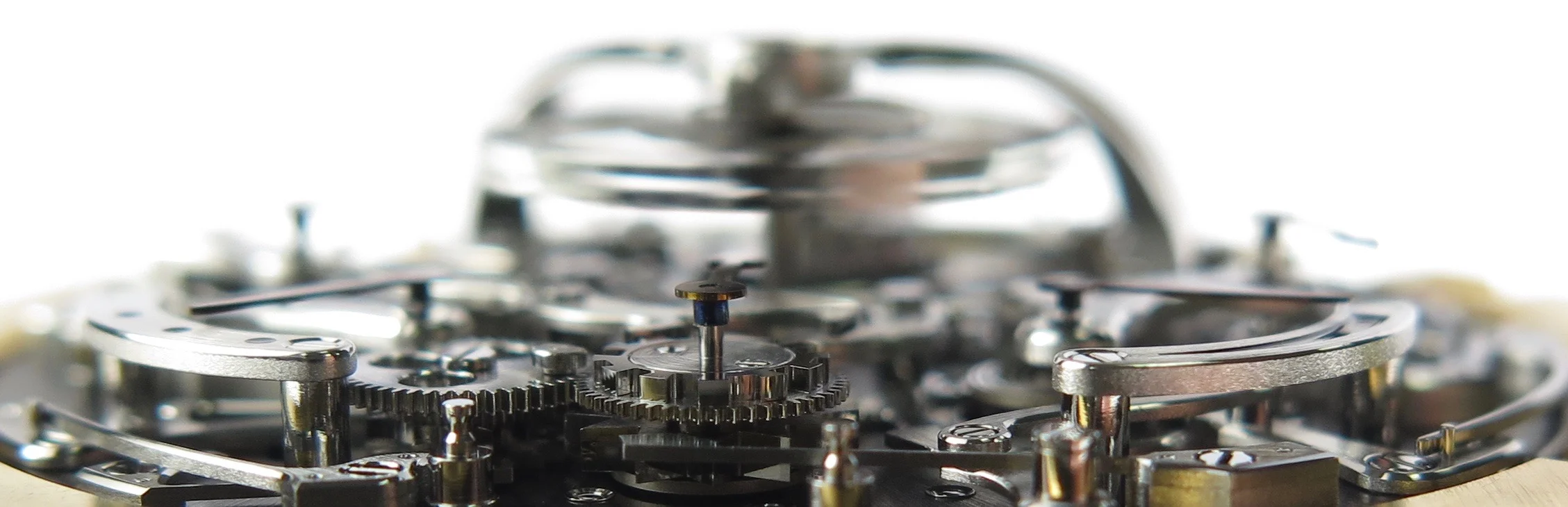 Side profile of movement outside of the case illustrating the thickness of the wheels and components which the QP comprises of.