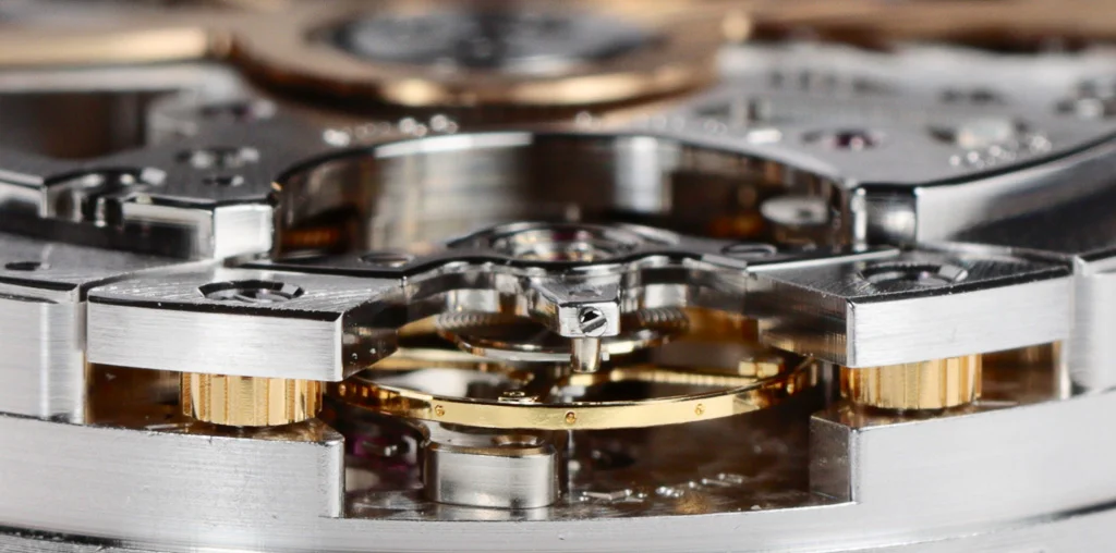 The two threaded spacers below the balance bridge allow for vertical micro adjustment of the balance end-shake.