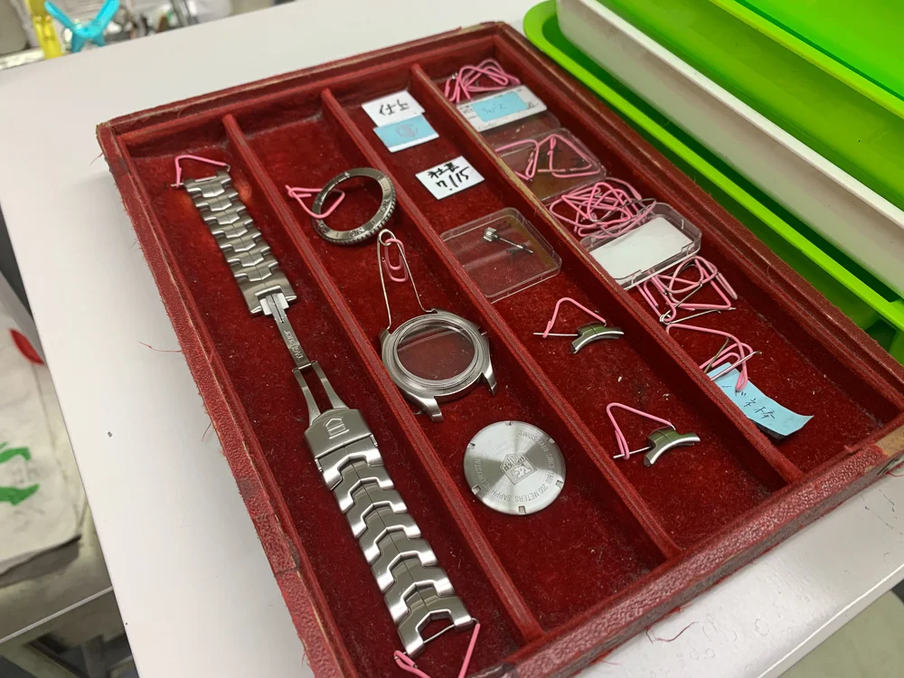 dismantling the case and bracelet.jpg