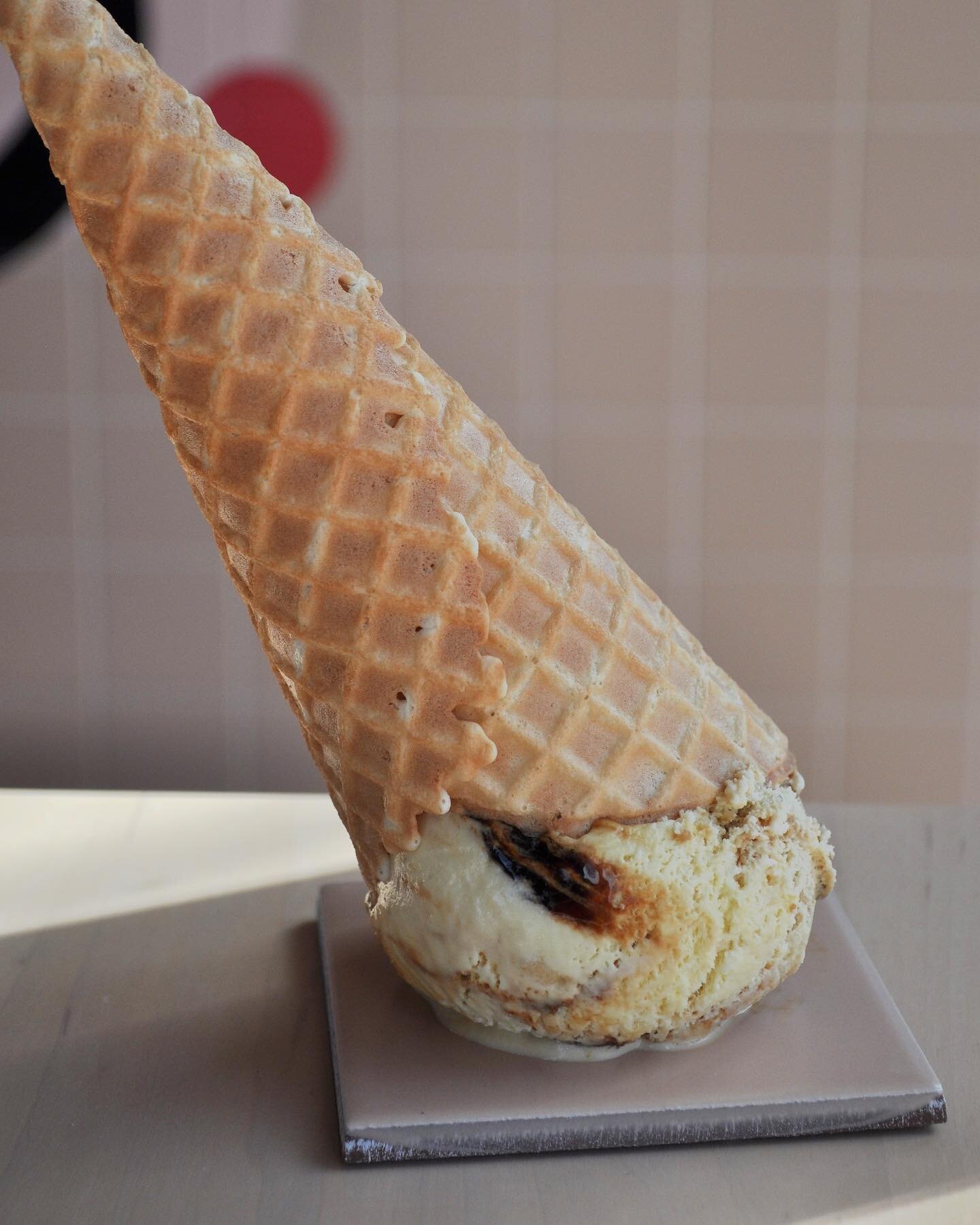 CR&Egrave;ME BR&Ucirc;L&Eacute;E is the last one of our seasonals and you are going to love it! With chunks of brown sugar and an egg base, it lives up to the dessert but in a frozen way. Come try it now! 
.
.
.
#xoicecream #madewithlove #yycicecream