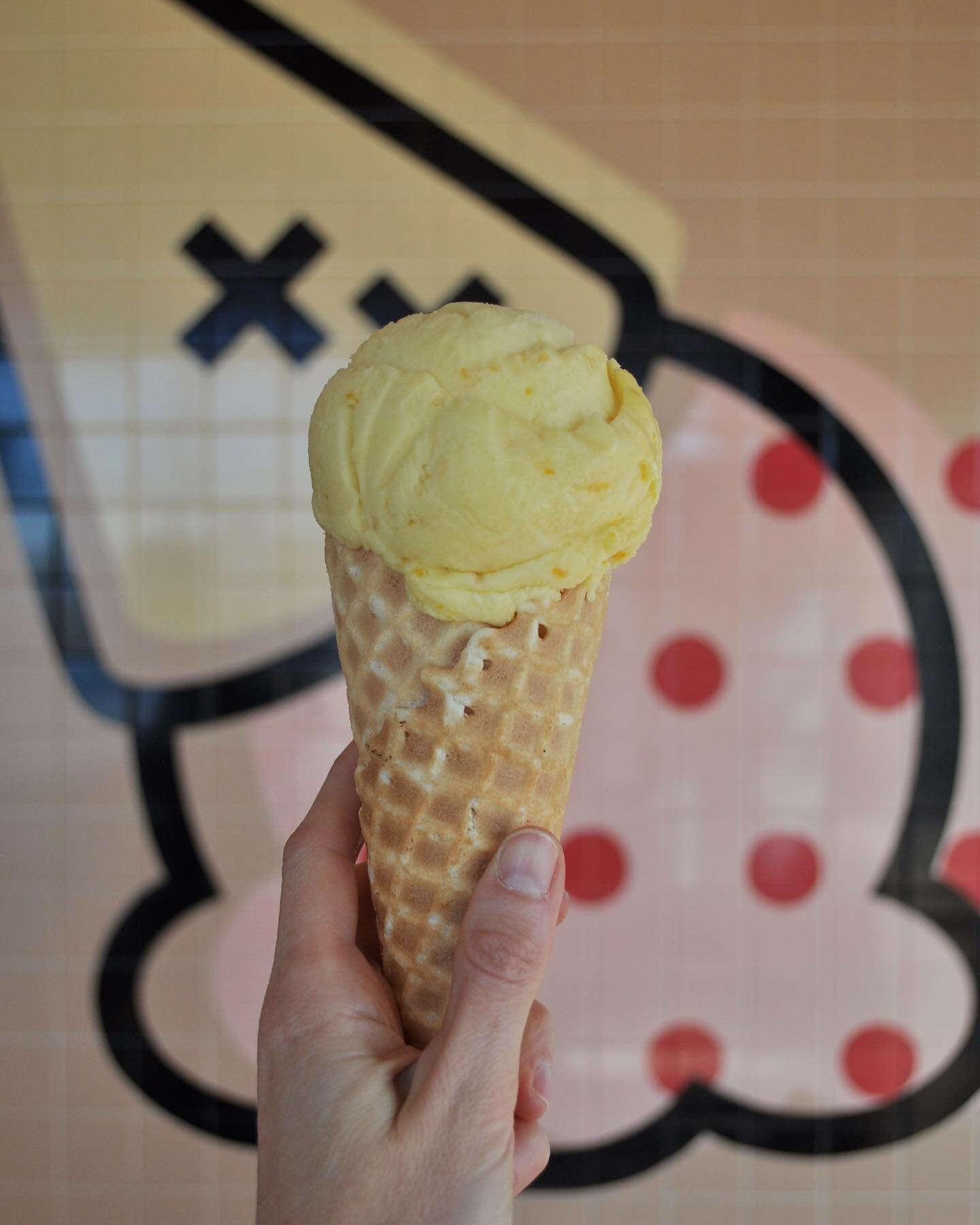 Cheers to all the mamas, a.k.a. sunshines in everyone&rsquo;s else lives. Our family wishes you all a wonderful Mother&rsquo;s Day! ☀️💛
.
.
.
#xoicecream #madewithlove #yycmom #yyclove #icecreamlover #becausecalgary #whatsupcalgary