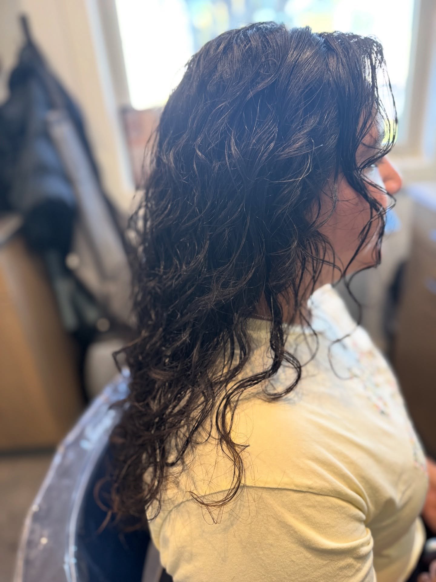 We usually do a blow out on this beauty but today she wanted to see her curls after a trim! Healthy hair is versatile hair! ✂️😻

#healthyhairgoals #curlycurls #lindybrookshair #shineon41st #atxhair #atxhairstylist #atxcolorist