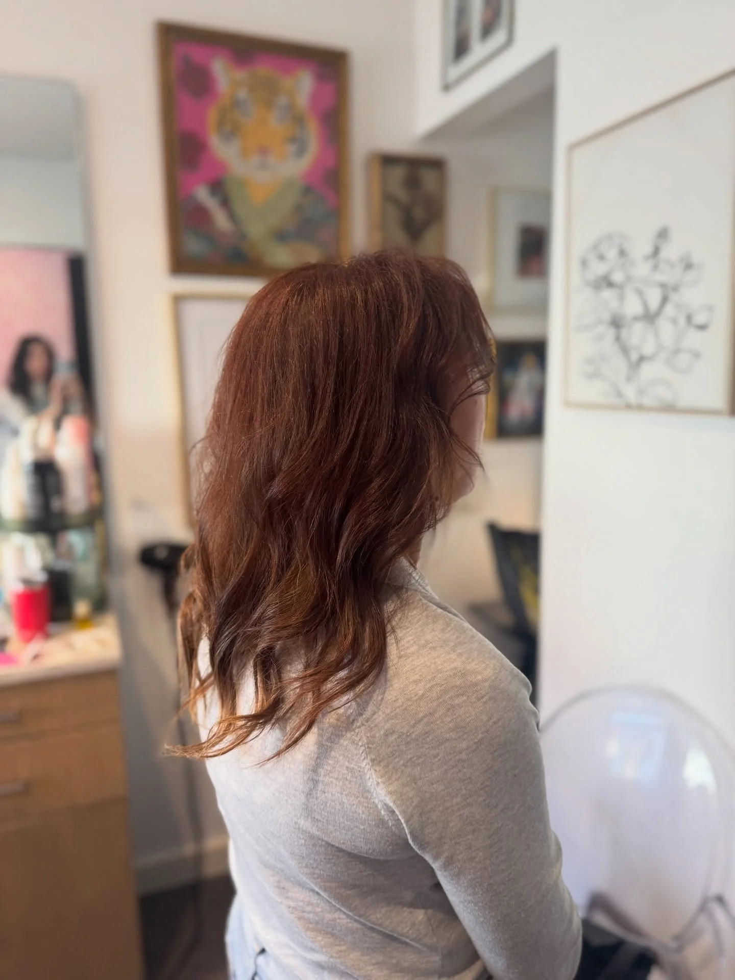Sometimes just a few extensions for added volume can make the biggest difference for someone wanting more movement! 💁🏻&zwj;♀️

#atxhairextensions #tapeinhairextensions #atxhairstylist #studiob #lindybrookshair
