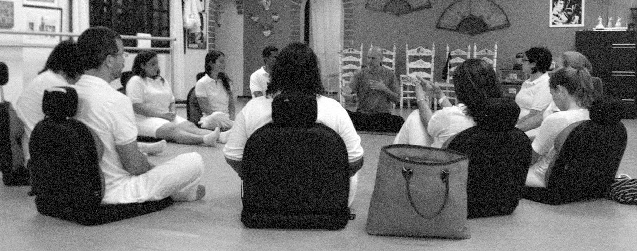 Talleres-Institucionales-gray-blur.jpg