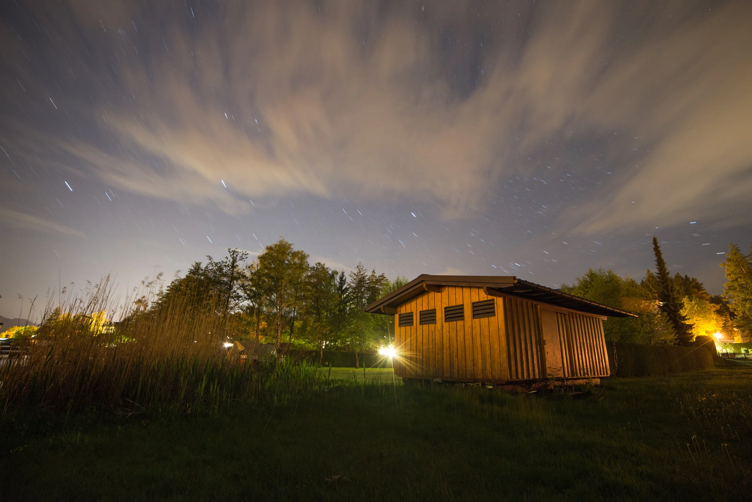 Here’s a 5min exposure of some stars over a barn.