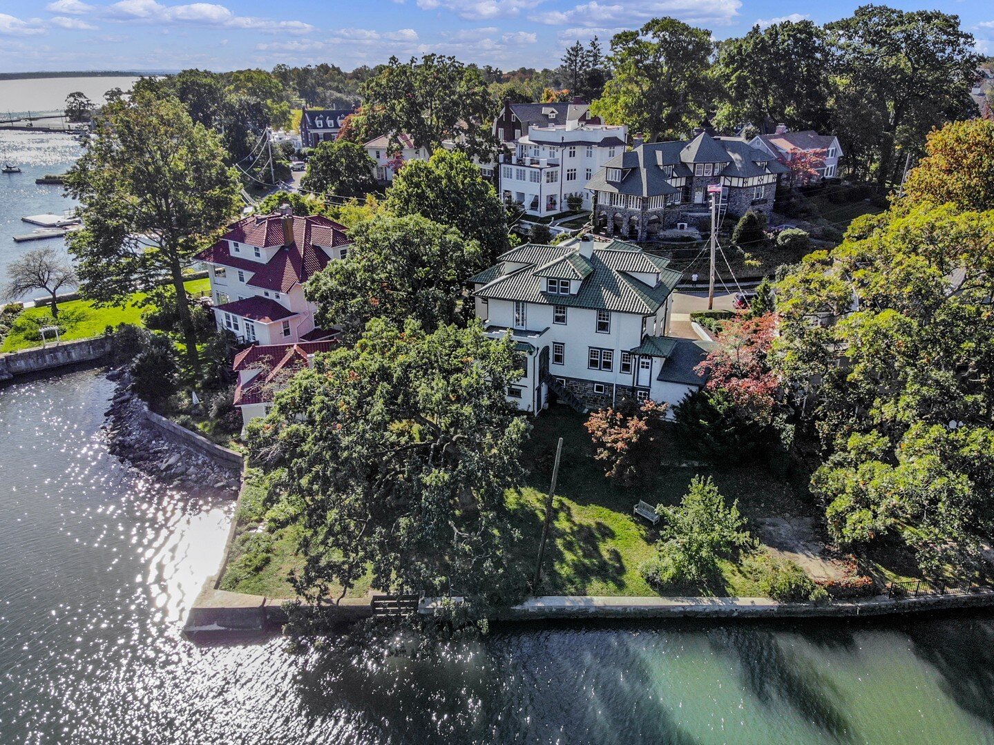 Do you have a Aerial view of your clients home? We do.

#realestate
#realestatemarketing
#photographyservices
#realestatephotography
#losangeles #LA 
#newyork #NY 
#tampa #FL 
#connecticut
#matterportwalkthroughs
#virtualshowroom
#virtualstaging
#3df