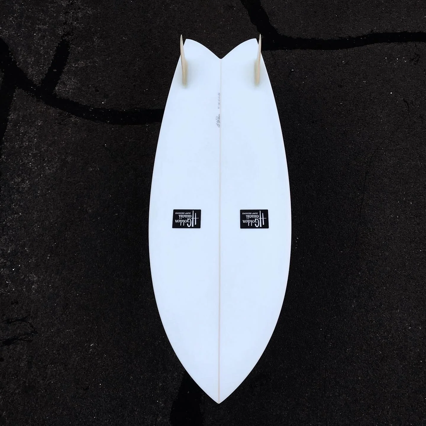 Keel Fish bottom view. Single to double concave with single&nbsp;foil keels.