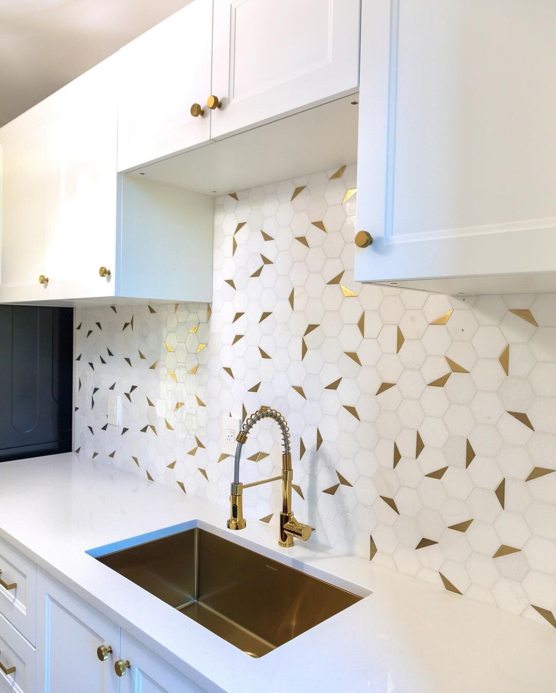 Sometimes you just need to add a little glam to your space. 😍😍 

Don't you just love the metal accents in our Rockart Thassos Hex mosaic? The gold fixtures and sink really bring this whole installation together. Amazing job @sardonyxdesignpdx 

Tha