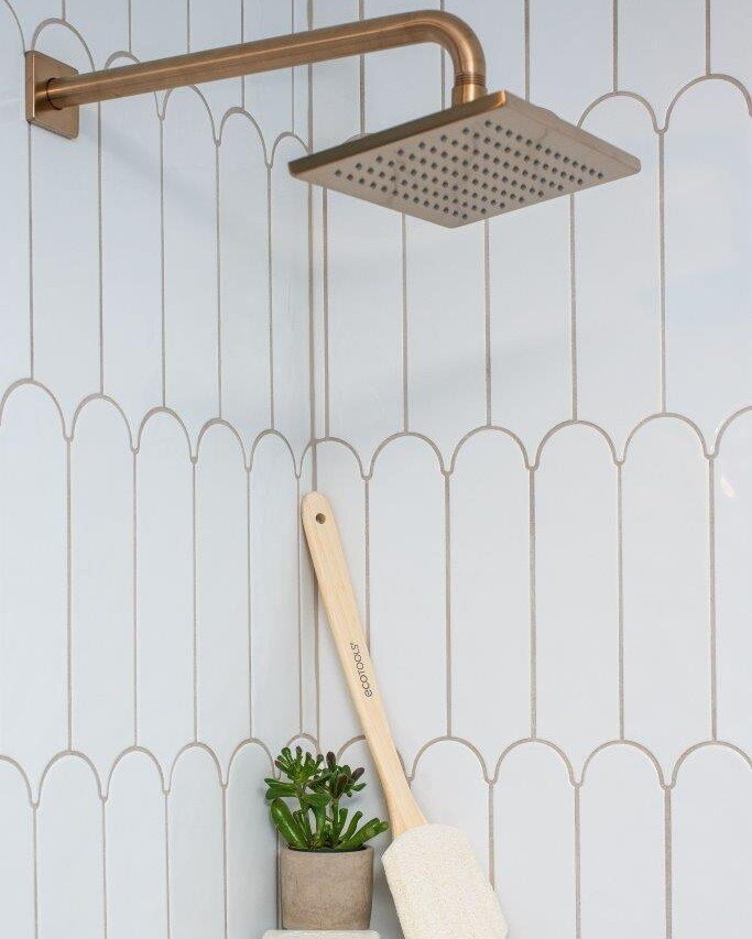 You guys are on a roll lately! We're seeing so many amazing installs from all of our awesome customers 😍
This shower installation from @dickerhoofdesign featuring our Feathers ceramic tile is gorgeous! Great job matching the grout to the gold/bronze