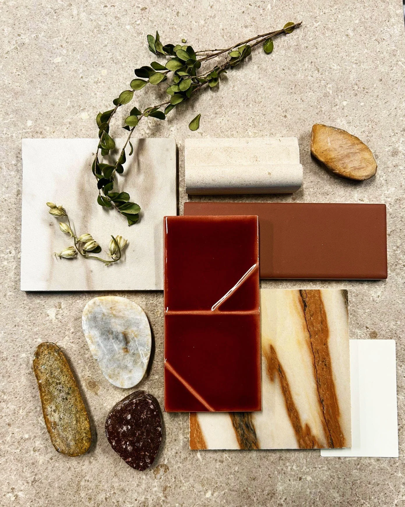 Warm tones, cozy vibes, and just a pop of red to keep things interesting ❤️
This week&rsquo;s #FlatlayFriday is all about bringing a little heat to your fall palette 🔥

#TileInspiration #DesignDetails #InteriorDesign #ColorInspiration #WarmTones #Re
