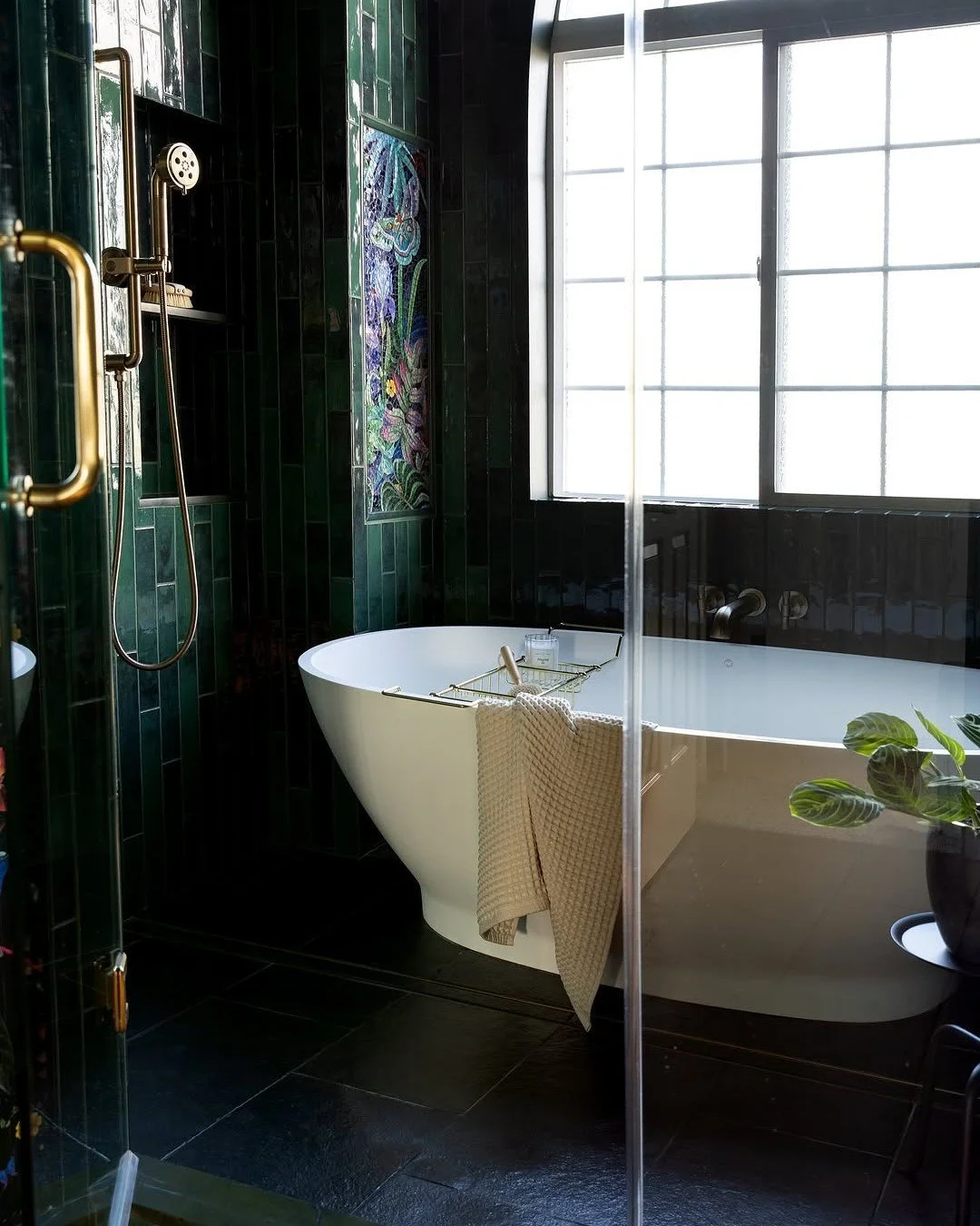 A dramatic green oasis 

We&rsquo;re in love with how @jillianinteriors  transformed this bathroom using our Zellige Emerald Green tile&mdash;layered with botanical wallpaper, gold accents, and a striking mosaic feature. 💚

#StatementsTile #ZelligeT