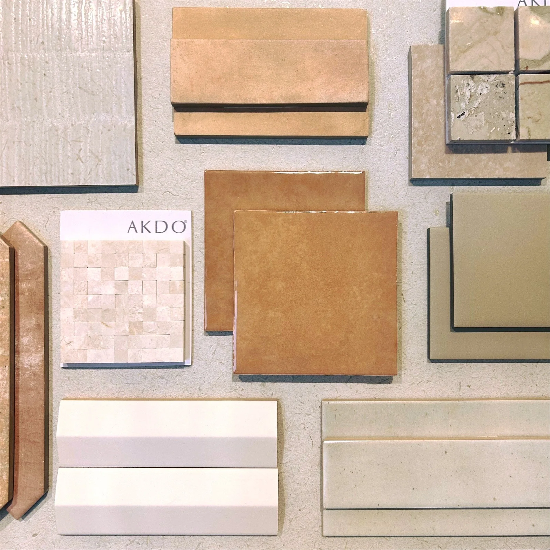 Hello, spring 🌿✨

This week&rsquo;s #FlatlayFriday is celebrating the first day of spring with fresh tones, soft textures, and materials inspired by the season of renewal. New light, new energy, and plenty of design inspiration to grow on. 🌱

#Firs