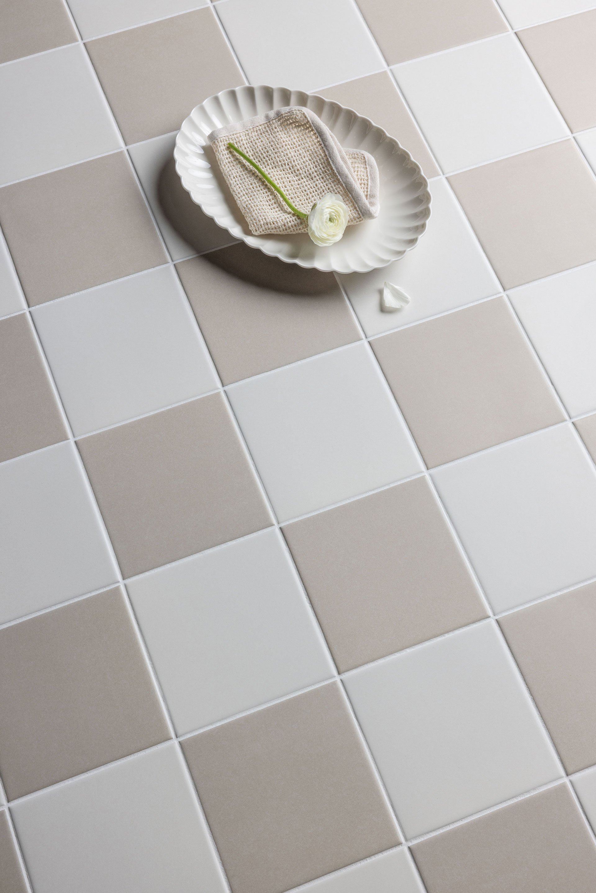 Vielo-Solid-Ivory-M-Vielo-Solid-Desert-M-Install.jpg