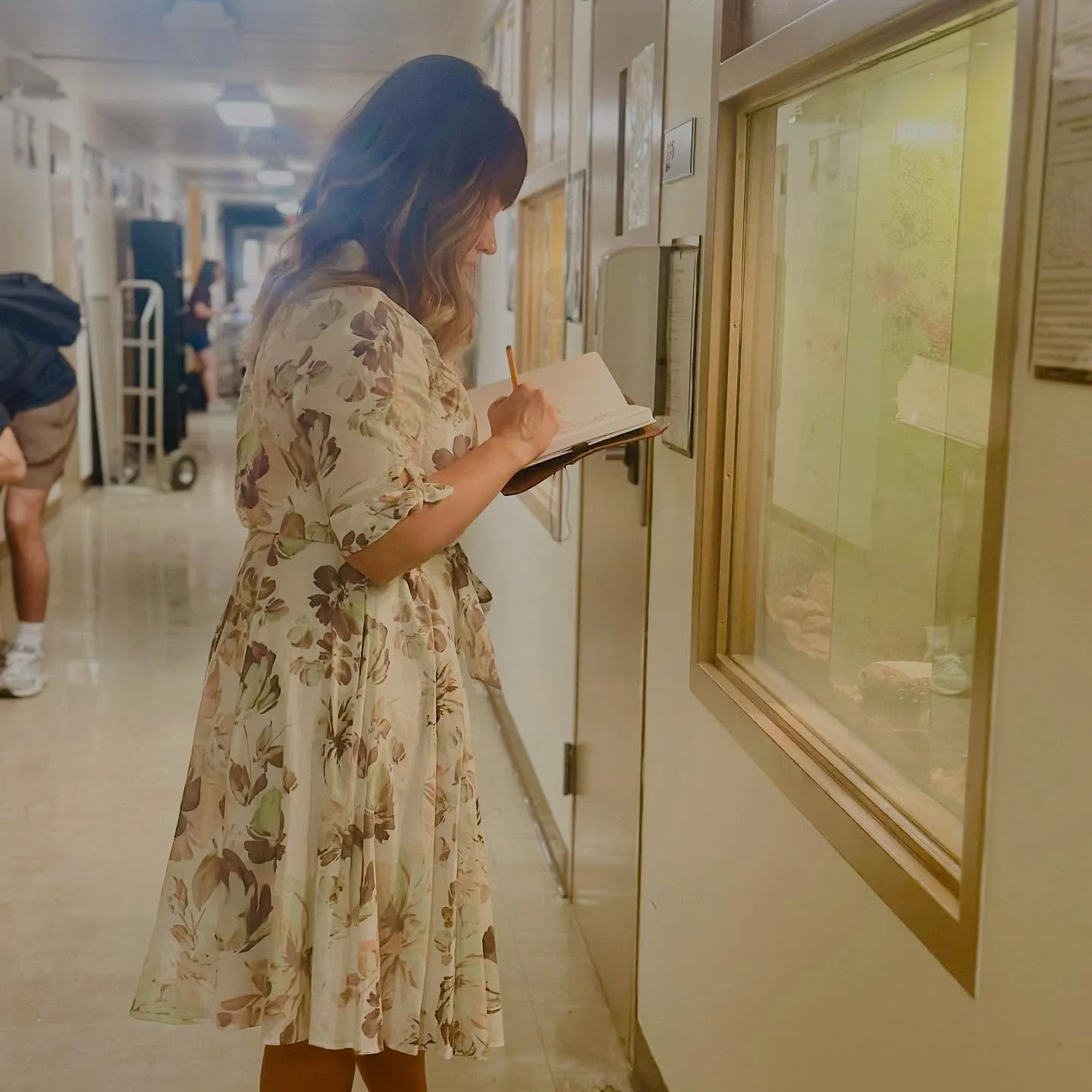 ✨ Kicking off the semester with YOU as the field of study! ✨

I got a chance to kickoff the fall semester at ASU with @jessica.early and the Early Start Humanities program! We did a workshop on self-ethnography:

Self-ethnography (noun): the document