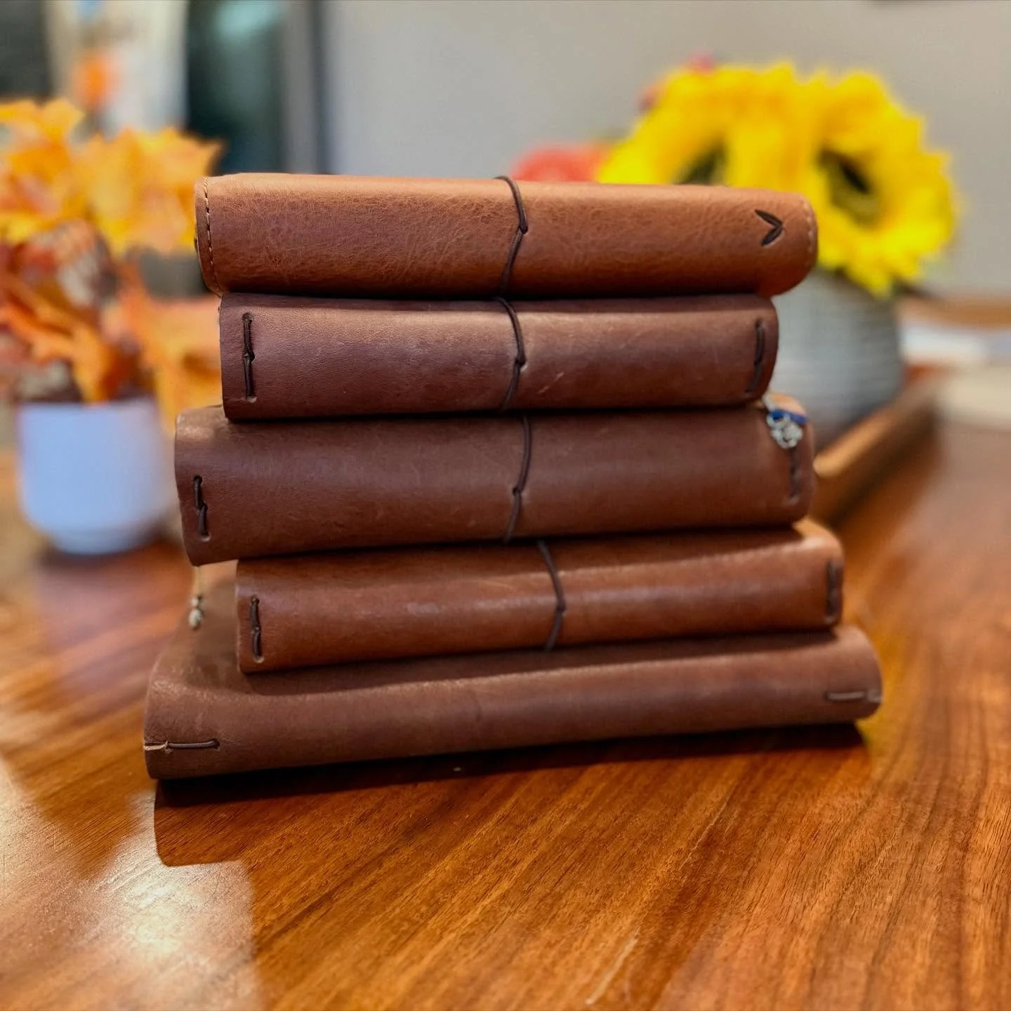 🚨 Updated blog post 🚨 

If you are curious about leather notebook covers, my updated post is all about my notebook ecosystem and my collection of @thechicsparrow notebook covers. I&rsquo;ve got sizes b5, a5, b6, TN, and weeks. I tell you all about 