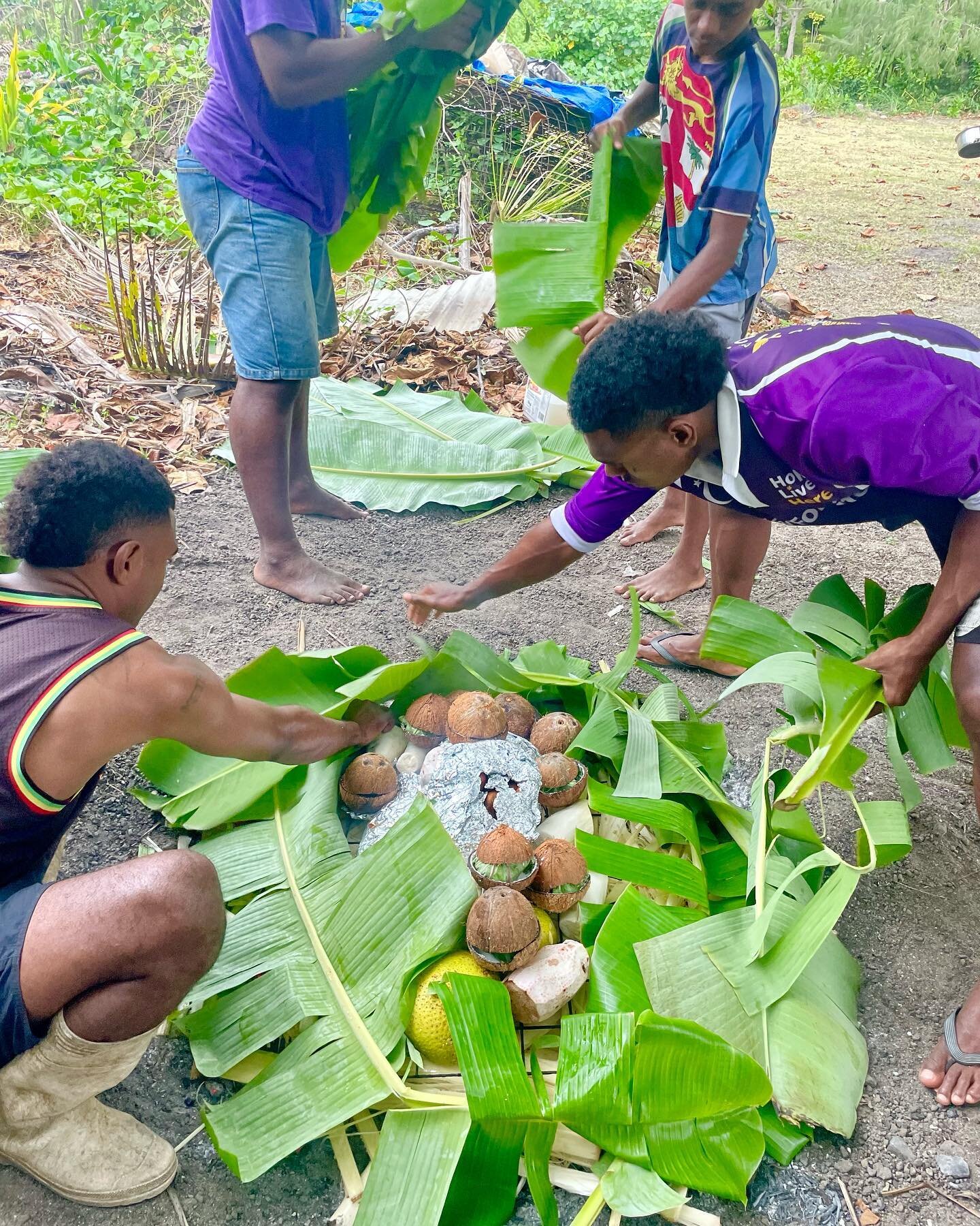 Lovo. Underground Oven. Amazing to be a part of this special occasion. Moji and Toki fire masters. 🔥 🔥🔥

#lovo #fiji #undergroundoven #fijiancooking #southpacific #yasawaislands #homestead #fijianfamily