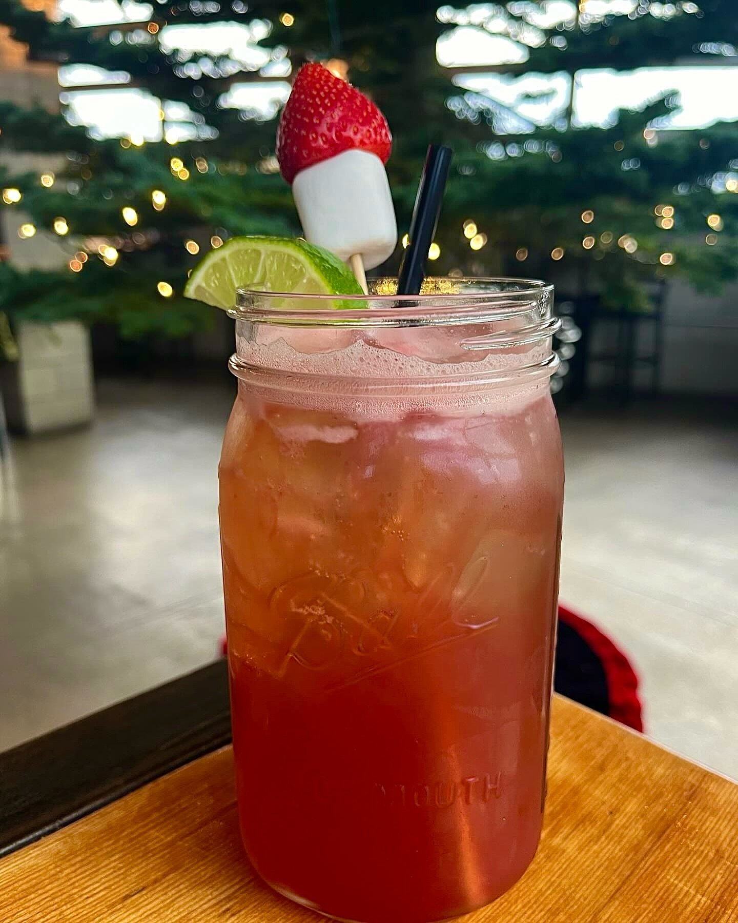 Our Holiday Shandy is back and ready for you! Birdsview Brewing&rsquo;s Ditsy Blonde on tap with strawberry puree, served over ice in our signature mason jar with a lime and a Santa hat garnish.