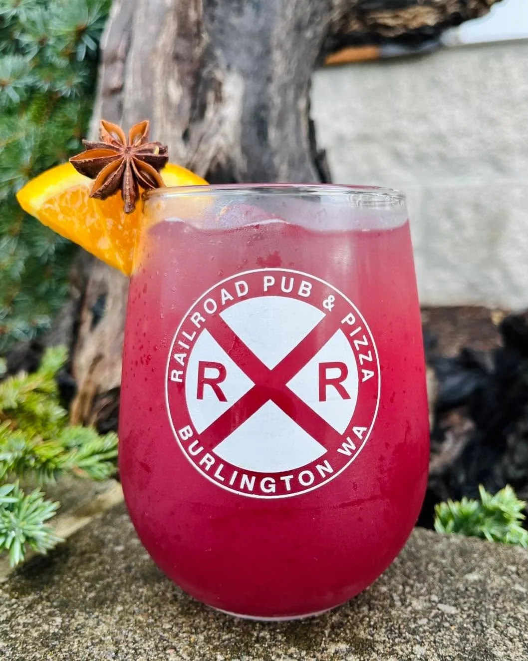 It&rsquo;s a beautiful fall day! 🍁 Come on in and see us today at Railroad Pub &amp; Pizza. 

𝗕𝗹𝗼𝗼𝗱 𝗠𝗼𝗼𝗻 𝗦𝗽𝗿𝗶𝘁𝘇𝗲𝗿&ndash;Lime White Claw, El Corazon pur&eacute;e (blood orange, passionfruit, and pomegranate), cranberry pur&eacute;e, 