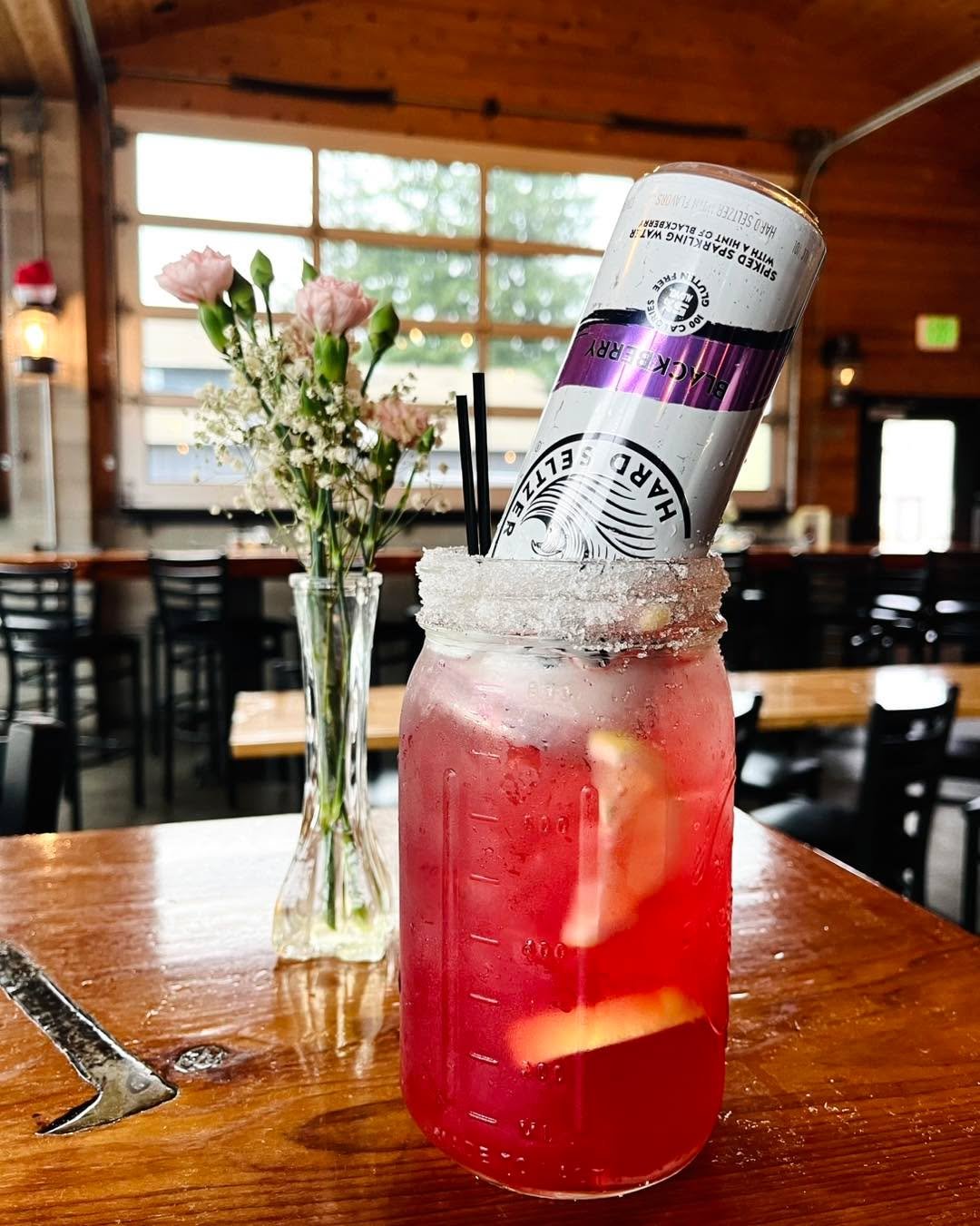 📢 New drink specials at Railroad! 

Blackberry Pomegranate Spritzer&ndash;White sugar rim, pomegranate puree, champagne, and honey lemon pur&eacute;e topped with a Blackberry White Claw.

Spiced Blood Orange Mimosa&ndash;House made spiced blood oran