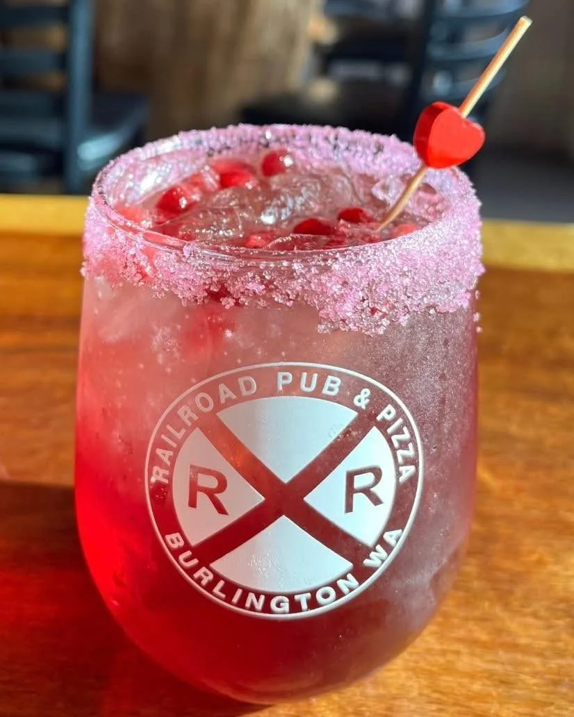Railroad Drink Specials! 💕

&hearts; 𝗟𝗼𝘃𝗲𝘀𝘁𝗿𝘂𝗰𝗸 𝗙𝗶𝘇𝘇 - Pink sugar rim, pomegranate puree, lime juice, triple sec &amp; champagne, topped with pomegranate arils.

&hearts; 𝗫𝗢𝗫𝗢 𝗥𝗮𝗶𝗹𝗿𝗼𝗮𝗱 𝗦𝗽𝗿𝗶𝘁𝘇𝗲𝗿 - Strawberry pur&eacu