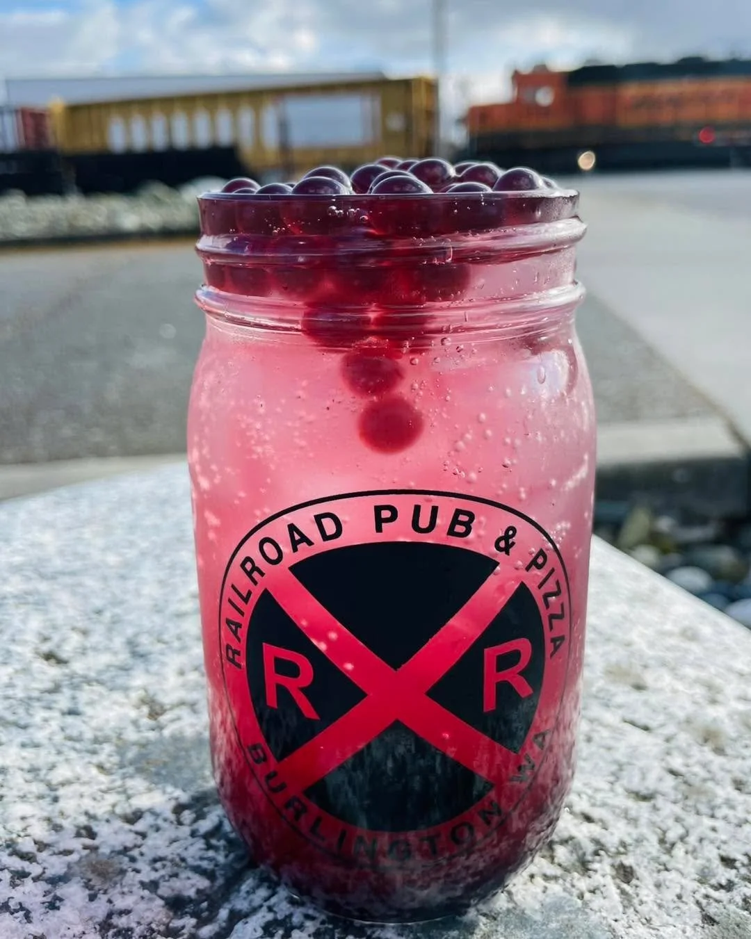 Is today feeling like a Monday? 🥱 Swing on in for one of our Off The Rails Refreshers! These non-alcoholic refreshers are powered by Pink or Blue Lotus plant-based energy for a clean, natural caffeine boost.

✨ Blue Caboose Cooler&ndash;Blue lotus, 