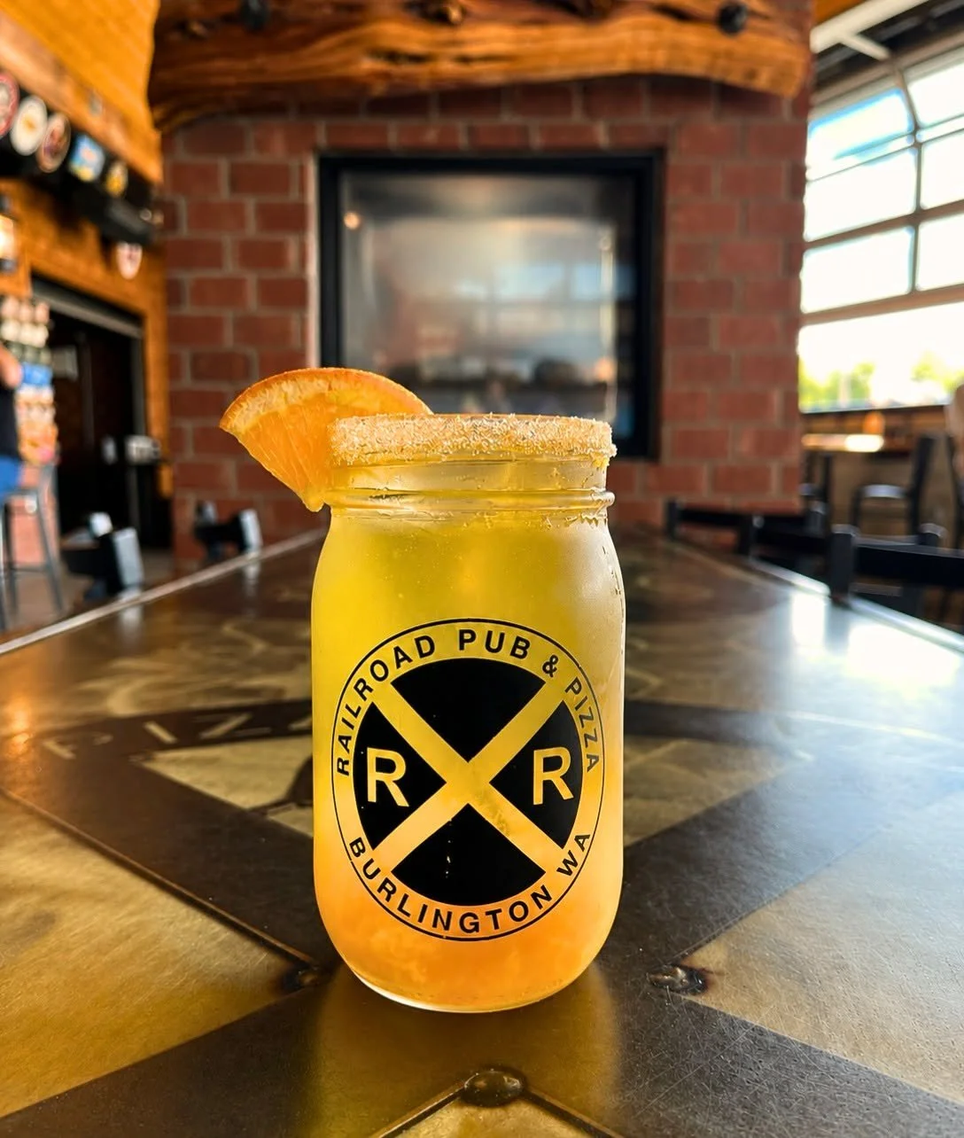 𝗡𝗲𝘄 𝗱𝗿𝗶𝗻𝗸 𝘀𝗽𝗲𝗰𝗶𝗮𝗹𝘀 𝘀𝘁𝗮𝗿𝘁 𝘁𝗼𝗱𝗮𝘆! 𝗖𝗼𝗺𝗲 𝗴𝗿𝗮𝗯 𝘆𝗼𝘂𝗿 𝗳𝗮𝘃𝗼𝗿𝗶𝘁𝗲 𝗮𝗻𝗱 𝗺𝗮𝗸𝗲 𝗦𝗲𝗽𝘁𝗲𝗺𝗯𝗲𝗿 𝗮 𝗹𝗶𝘁𝘁𝗹𝗲 𝗺𝗼𝗿𝗲 𝗱𝗲𝗹𝗶𝗰𝗶𝗼𝘂𝘀.

🍊 Mandarin Margarita &mdash; Craftwell Cocktails Margarita with ma