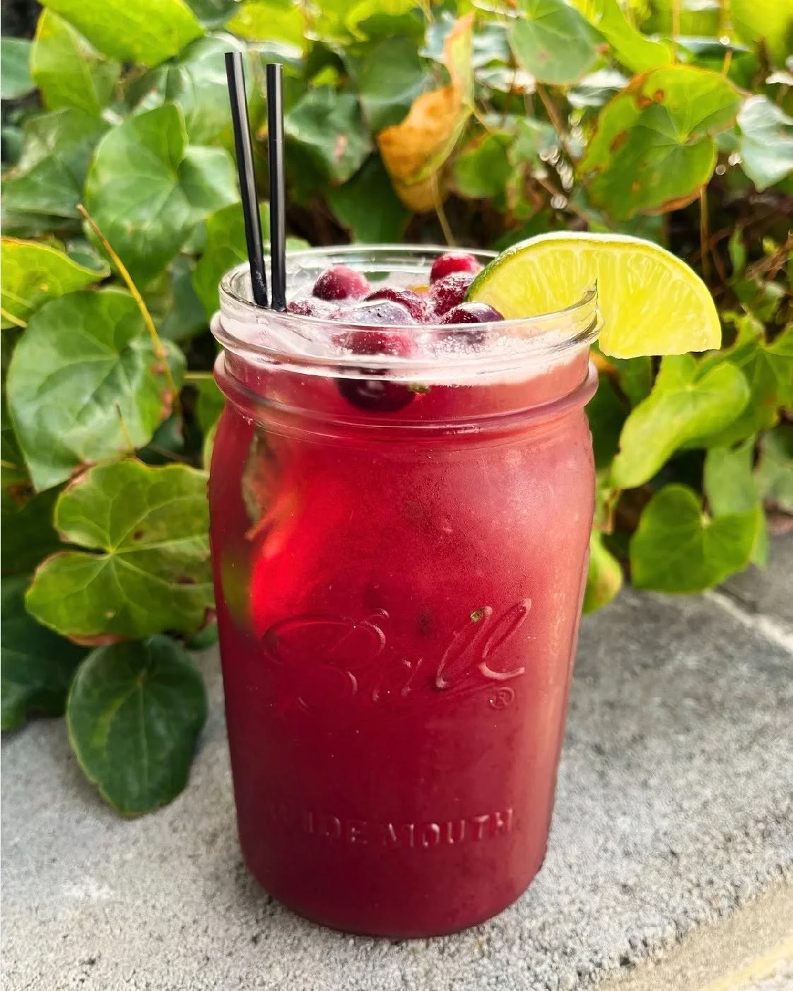 Railroad is open until 10pm tonight, and reminder, we will be closed for the weekend! So come in today for a Berry Sol Spritzer &mdash; Corona, cranberry pur&eacute;e, blueberry pur&eacute;e, and fresh muddled lime &amp; mint, served over ice. 

Rail