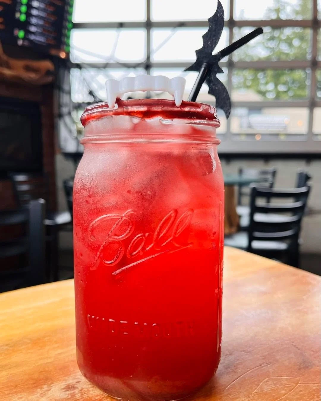 Drop a comment if you need a Vampire Bite Spritzer! 🦇 A raspberry honey rim with Green Apple White Claw and a pomegranate honey lemon pur&eacute;e. Topped off with a splash of champagne.