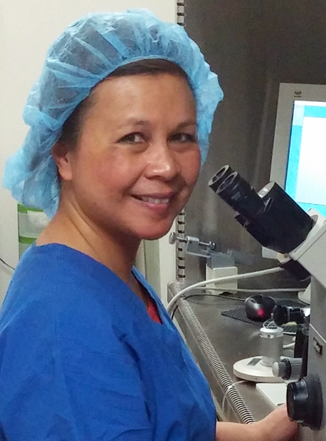Rosanna Desanti, TS (ABB) Rosanna DeSanti received a Bachelor of Science degree in Medical Laboratory Science from the University of Illinois at Chicago in 1990. Her career in reproductive science spans 15 years. During that time she has held positions as a medical technologist, andrologist and embryologist. Rosanna is certified by the American Board of Bioanalysis (ABB) as a technical supervisor in both andrology and embryology. She is also a member of the American Society of Reproductive Medicine (ASRM). Rosanna’s research interests include pre-implantation genetics (PGD). Rosanna is a “hands-on” embryologist fully trained in all aspects of Assisted Reproductive Technology including Intracytoplasmic Sperm Injection (ICSI), Assisted Zona Hatching (AZH), embryo culture, embryo and sperm and egg freezing (vitrification), and embryo biopsy for pre-implantation genetic diagnosis (PGD).