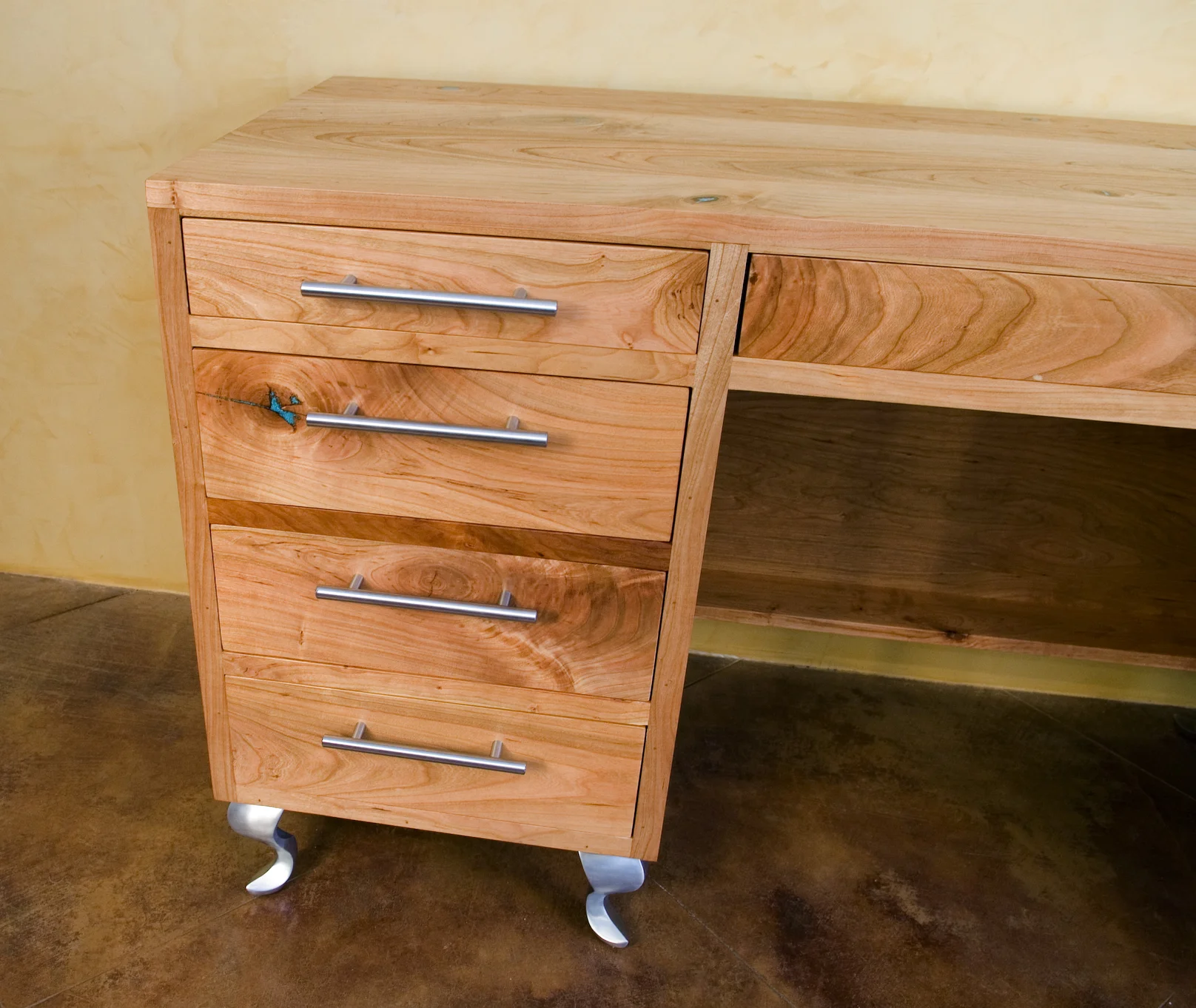 desk_2.jpg
