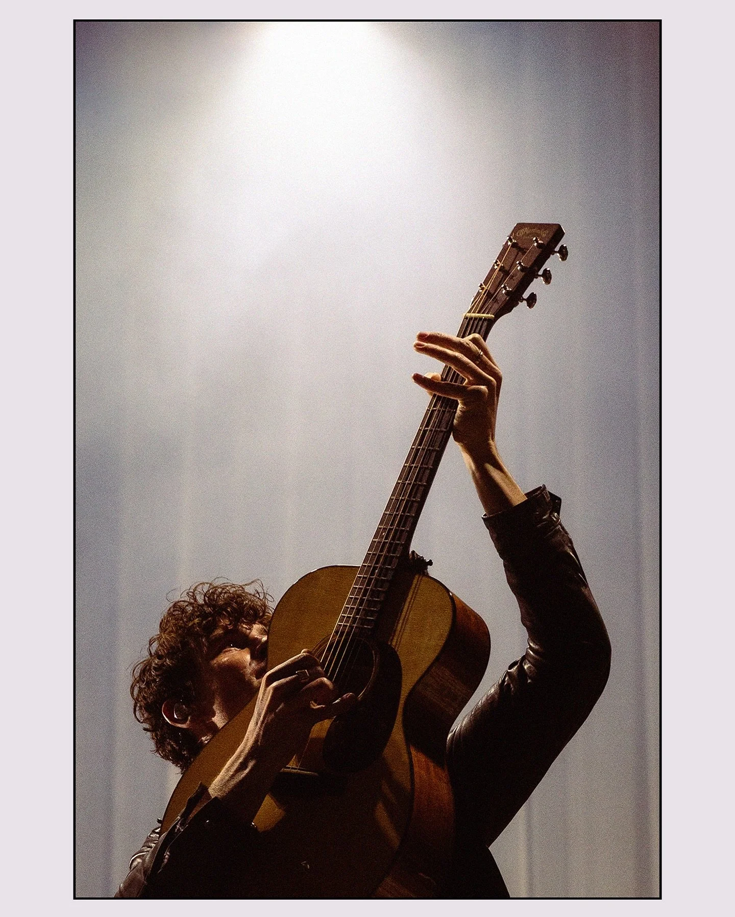 📸 @shawnmendes for @rollingstone 

beautiful words by @larishapaul, link in bio ✨

endless gratitude to @grifflotz for the trust