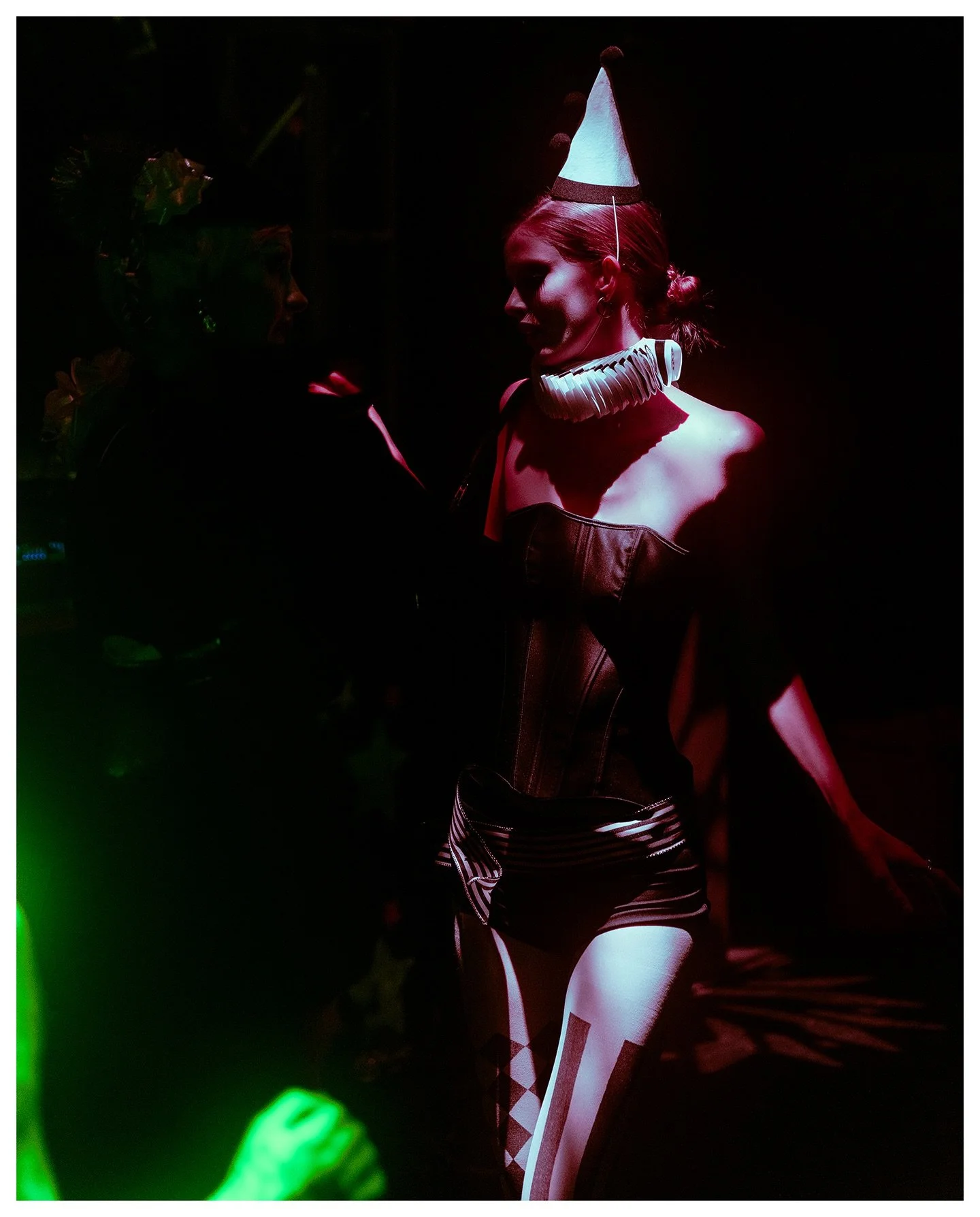 KISS YOUR FRIENDS: CIRCUS 🎪

thanks to @kellbelle_mcl, @mayapartha, and @sophielandeck for having me out to capture this magic 🤹&zwj;♀️