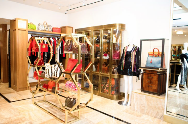 What Goes Around Comes Around in Beverly Hills has a beautifully curated selection of luxury brands, vintage and the like. I love coming in this store to get inspiration and check out the gorgeously designed interiors which are pristine! The owner has a meticulous eye for design and does the interiors himself!