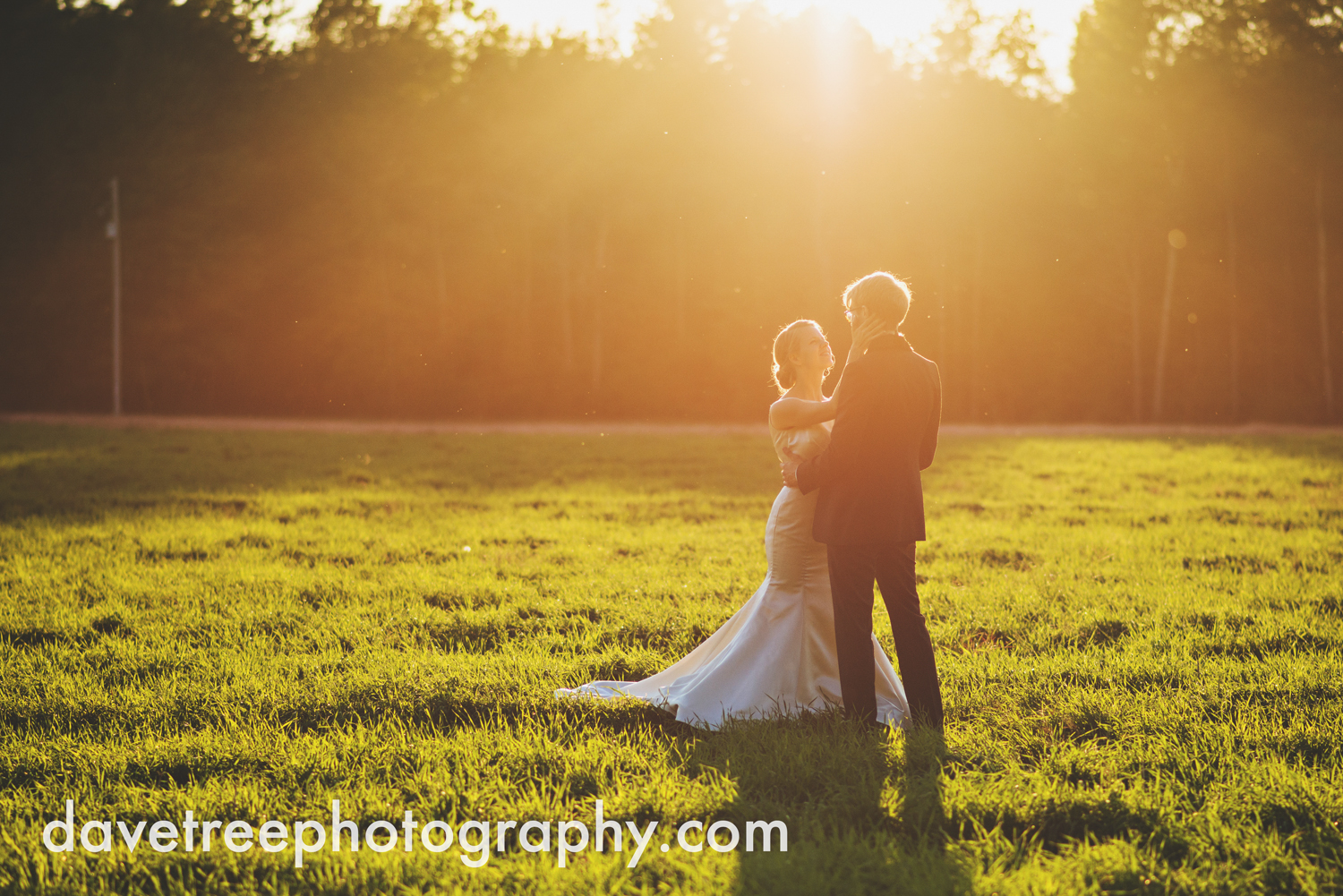 northern_michigan_wedding_photographer_grand_haven_wedding_photographer_31.jpg