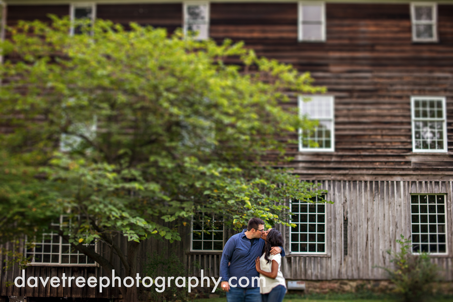 kalamazoo_wedding_photographer_kalamazoo_engagement_photographer_09.jpg