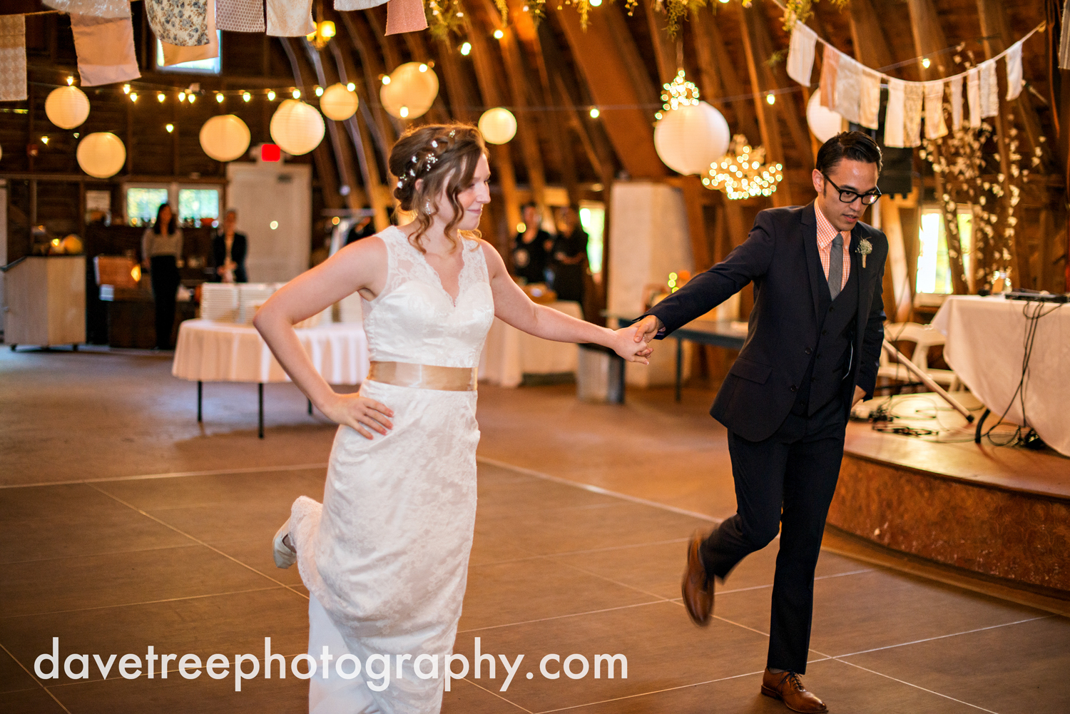 benton_harbor_wedding_photographer_blue_dress_barn_109.jpg