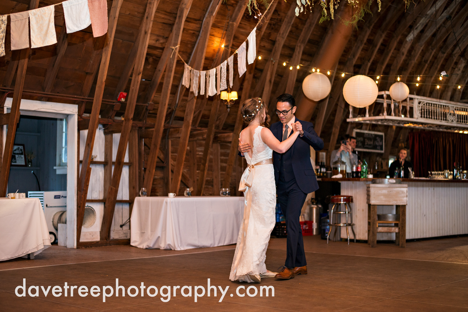 benton_harbor_wedding_photographer_blue_dress_barn_120.jpg