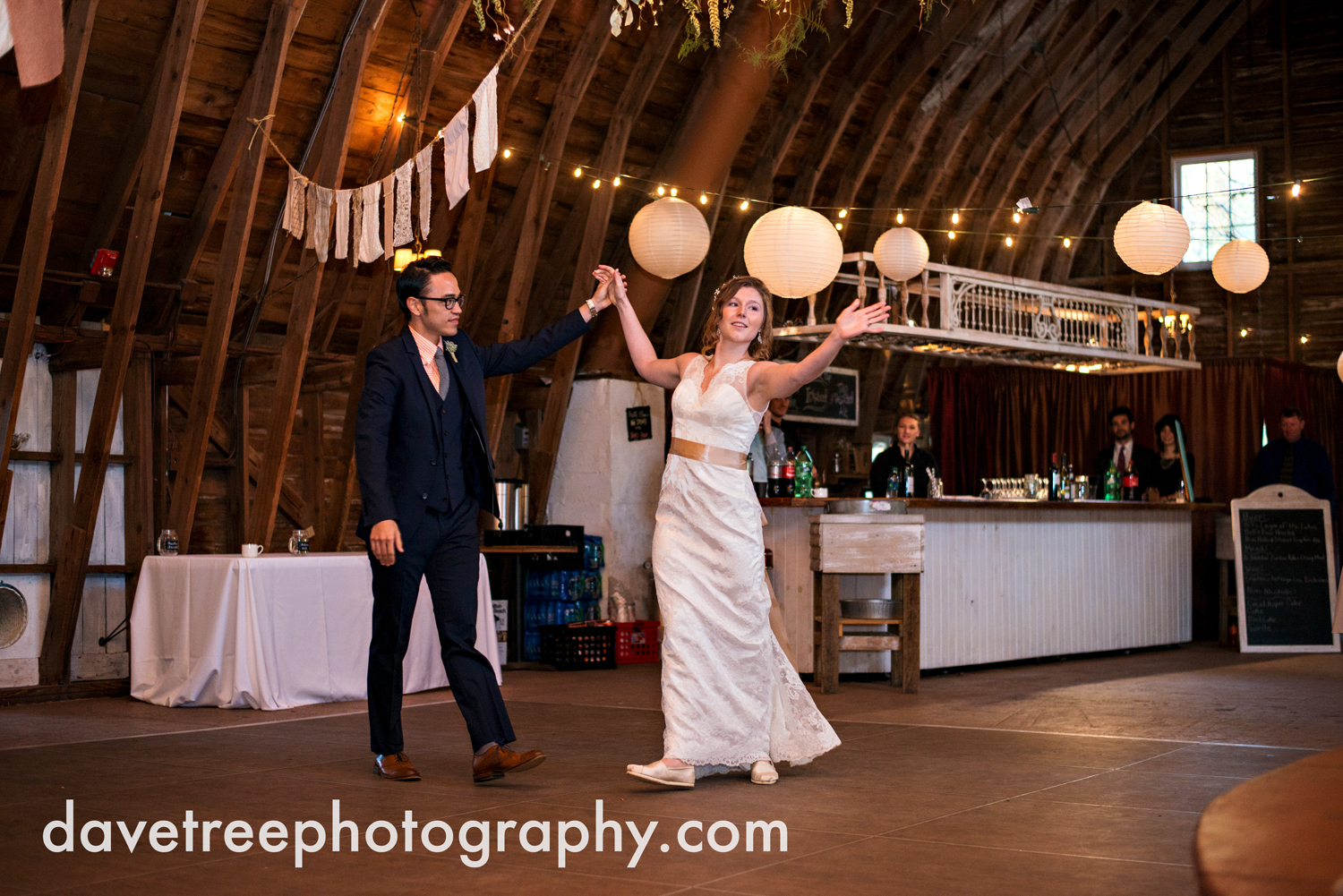 benton_harbor_wedding_photographer_blue_dress_barn_121.jpg