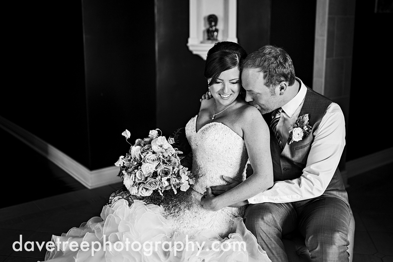 loft310_wedding_photographer_kalamazoo_wedding_photographer_307.jpg