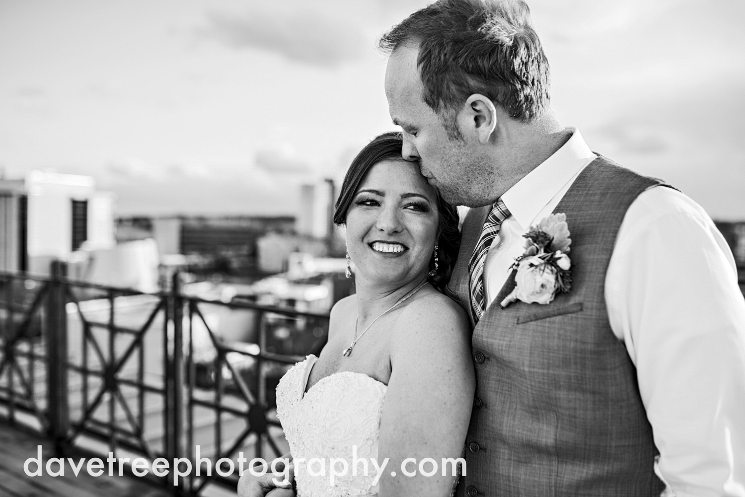 loft310_wedding_photographer_kalamazoo_wedding_photographer_315.jpg