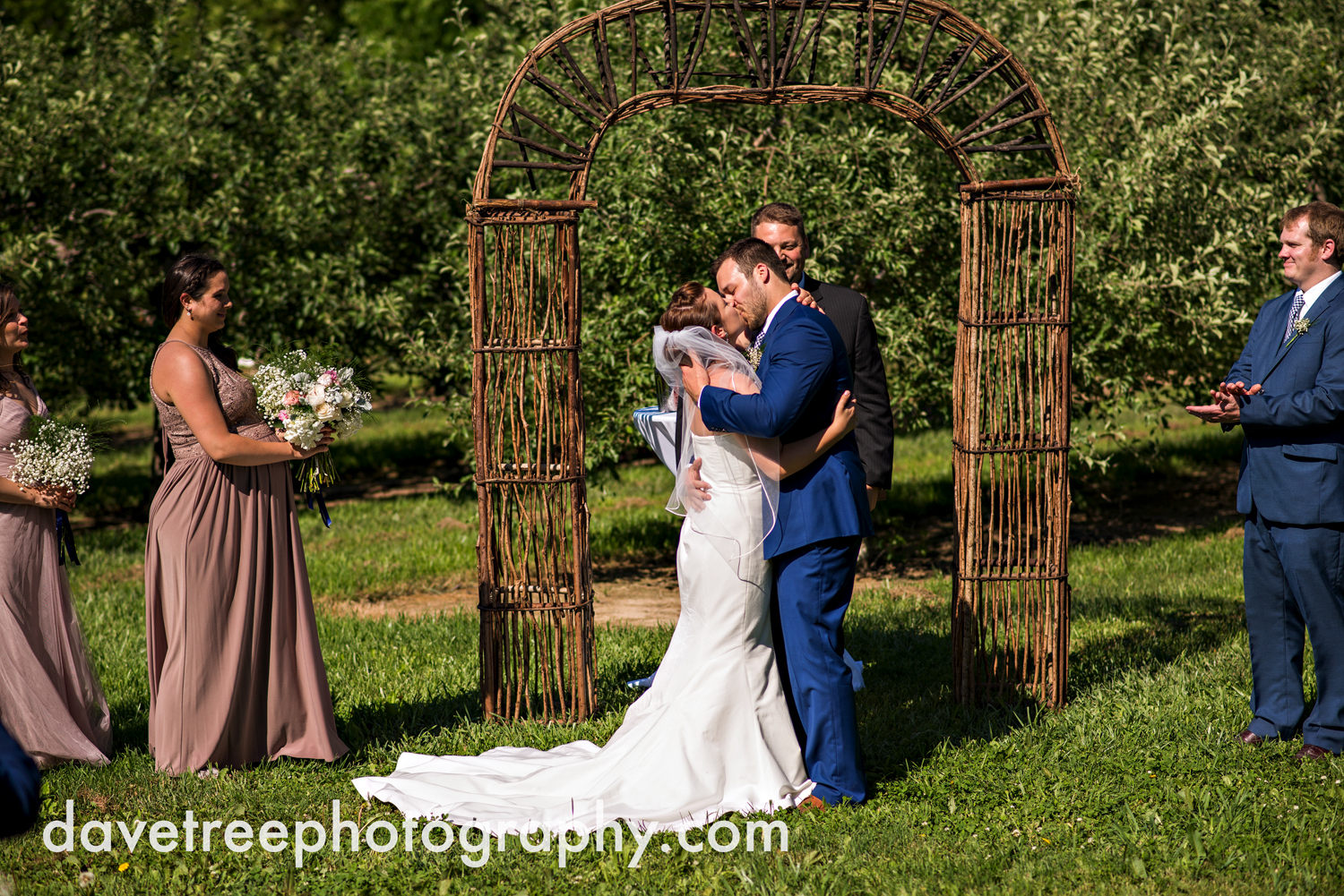 michigan_vineyard_wedding_photographer_davetree_photography_364.jpg