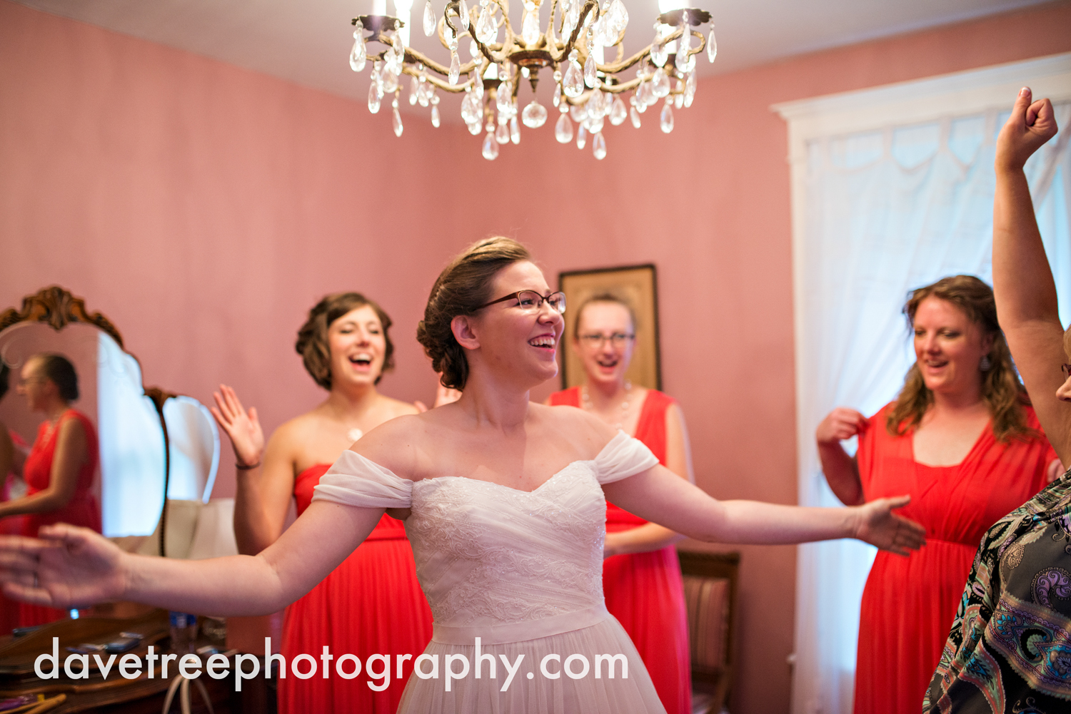 grand_haven_wedding_photographer_weaver_house_wedding_108.jpg