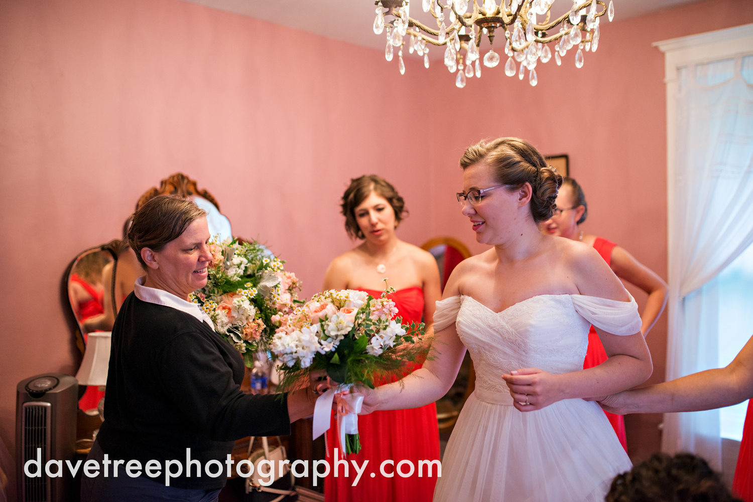 grand_haven_wedding_photographer_weaver_house_wedding_111.jpg