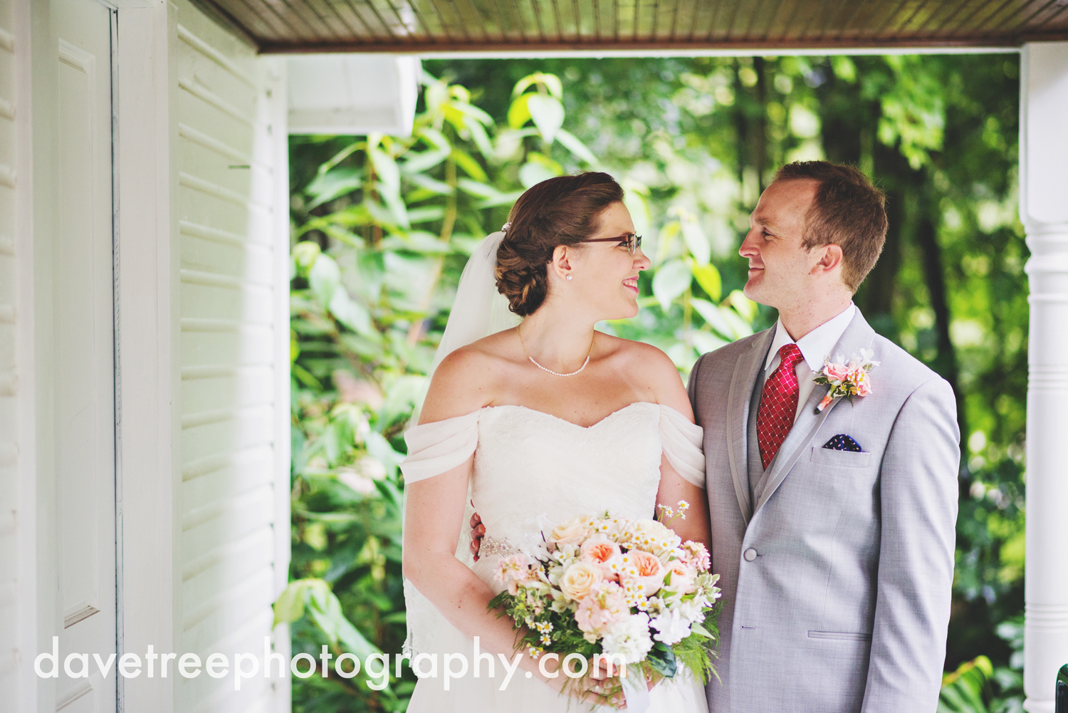 grand_haven_wedding_photographer_weaver_house_wedding_01.jpg